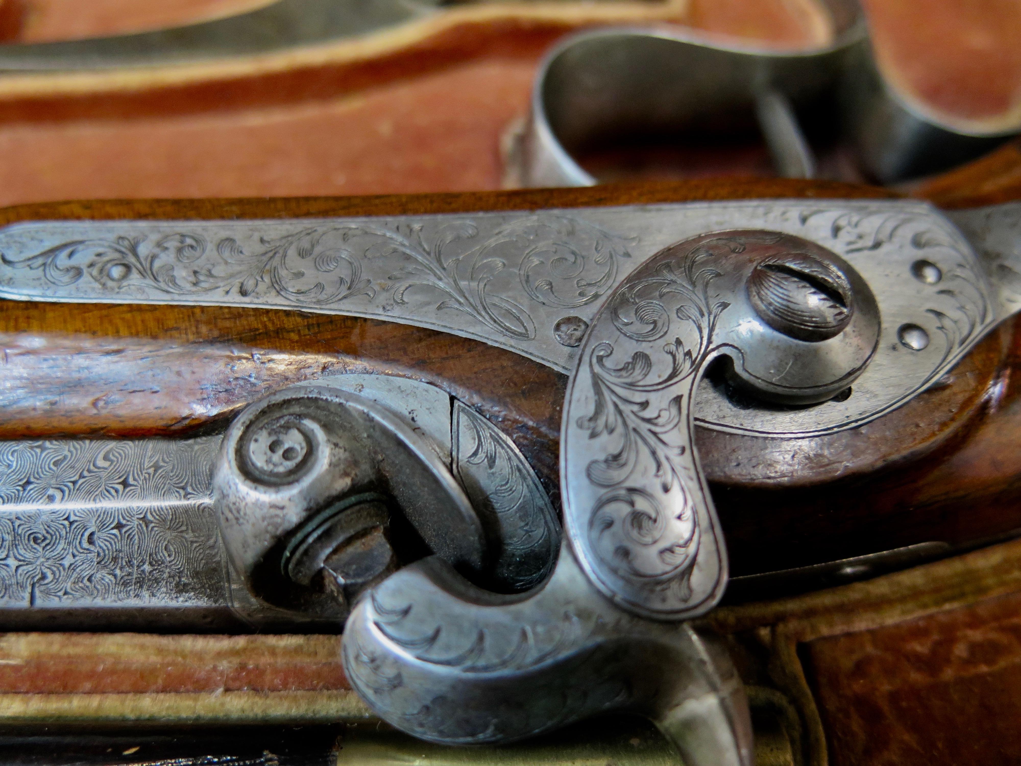 Sculpté Vieux pistolets de duel parisiens en vente