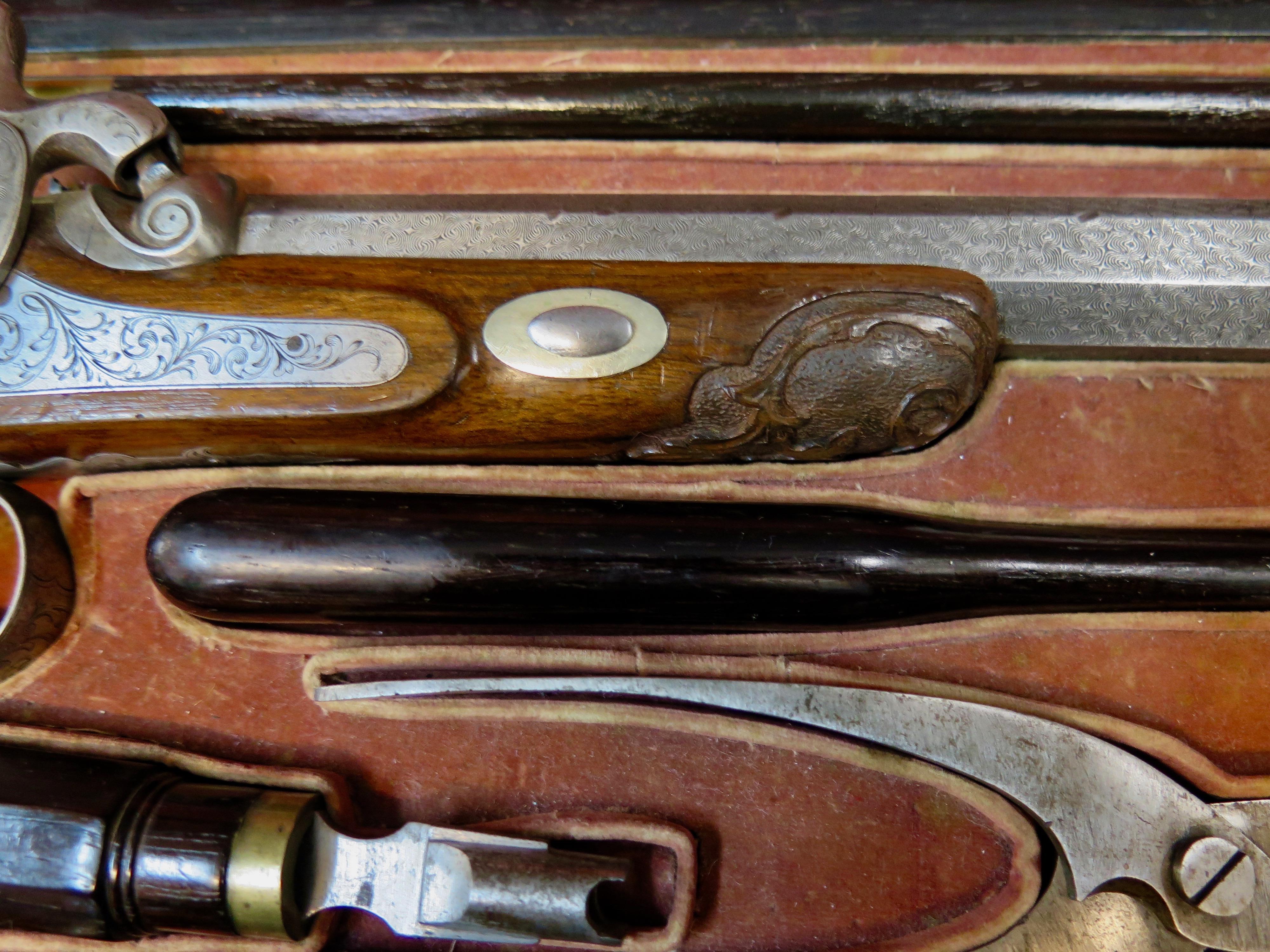 Vieux pistolets de duel parisiens Bon état - En vente à Bronx, NY