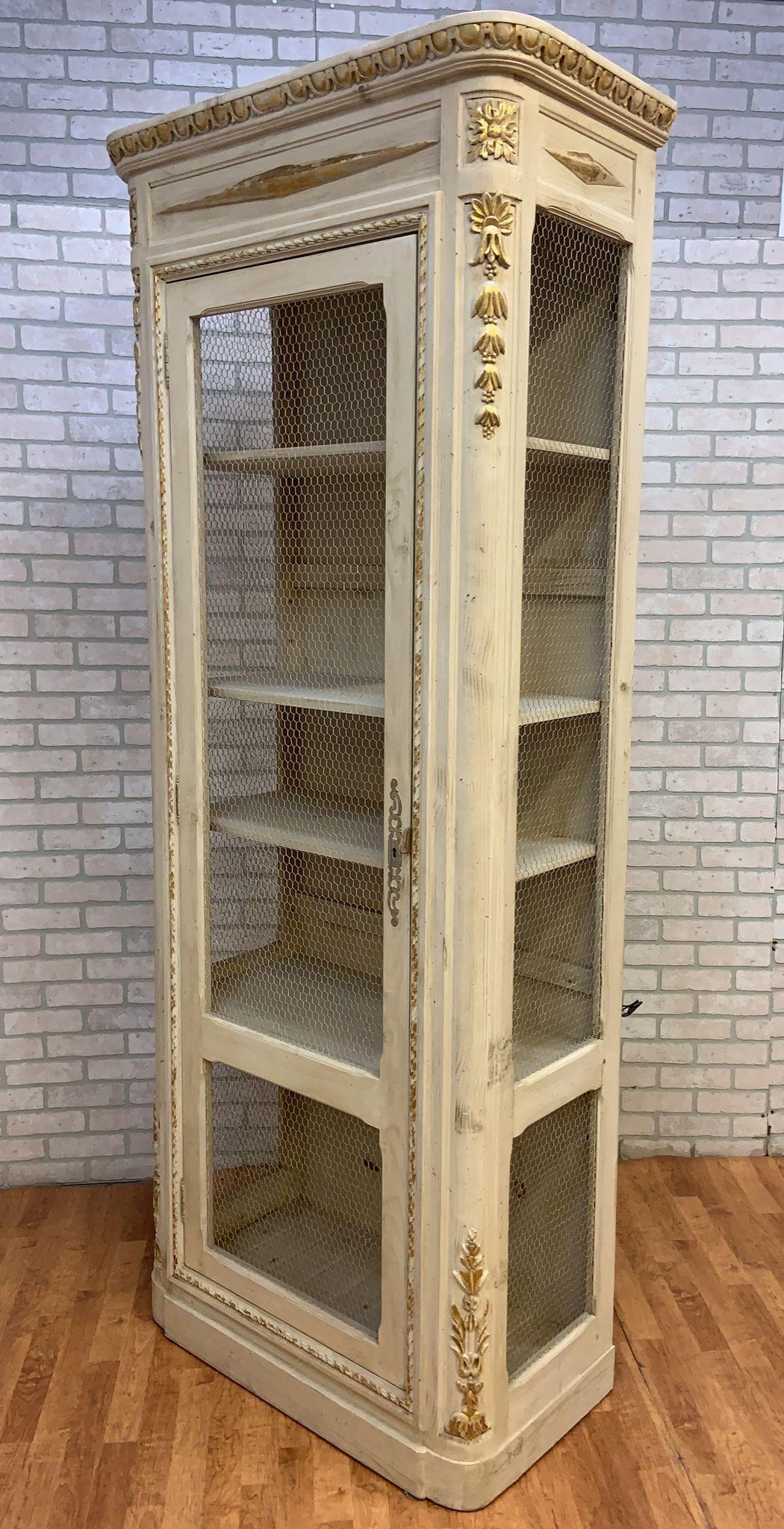 Vintage Parisian Hand Carved White and Gold-Leaf Display/Curio Cabinet In Good Condition For Sale In Chicago, IL