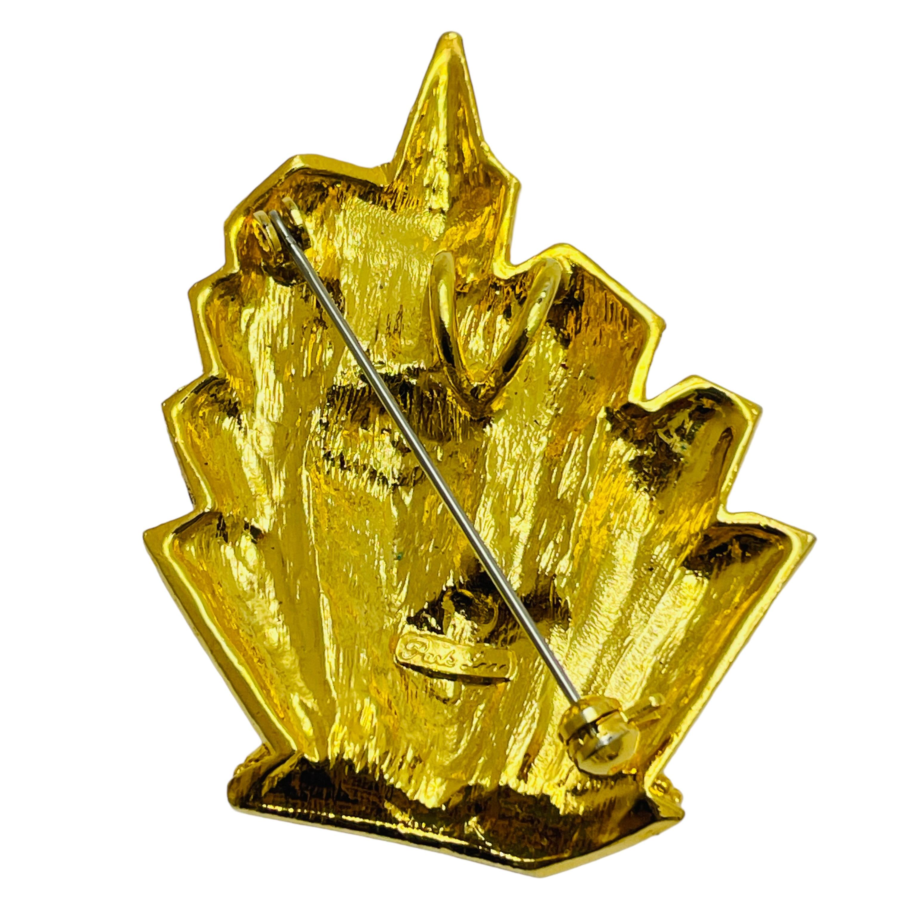 Vintage PARK LANE signed gold tone city buildings designer brooch In Good Condition For Sale In Palos Hills, IL