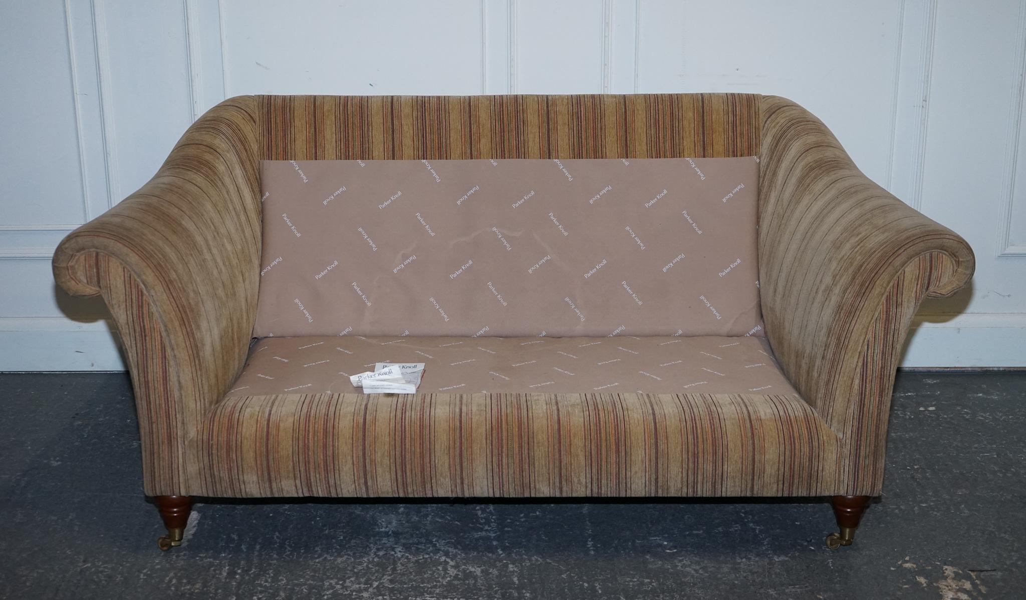 VINTAGE PARKER KNOLL WESTBURY 2 SITZER FABRIC SOFA MIT GUSSFÜSSEN im Angebot 8
