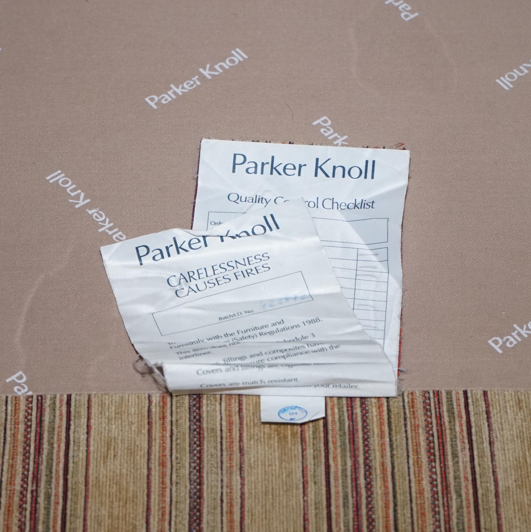 VINTAGE PARKER KNOLL WESTBURY 2 SITZER FABRIC SOFA MIT GUSSFÜSSEN im Angebot 9