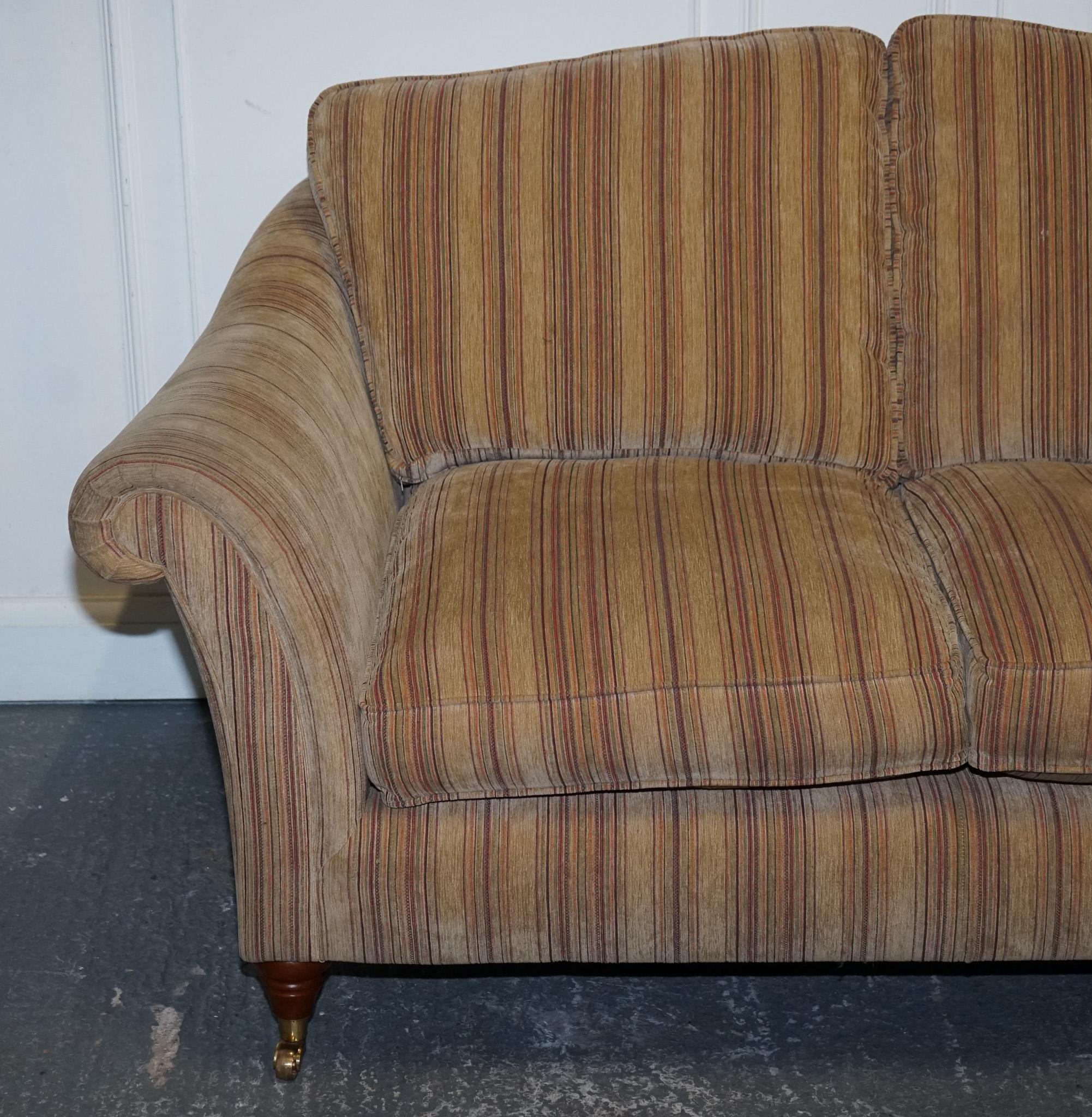 VINTAGE PARKER KNOLL WESTBURY 2 SITZER FABRIC SOFA MIT GUSSFÜSSEN (Britisch) im Angebot