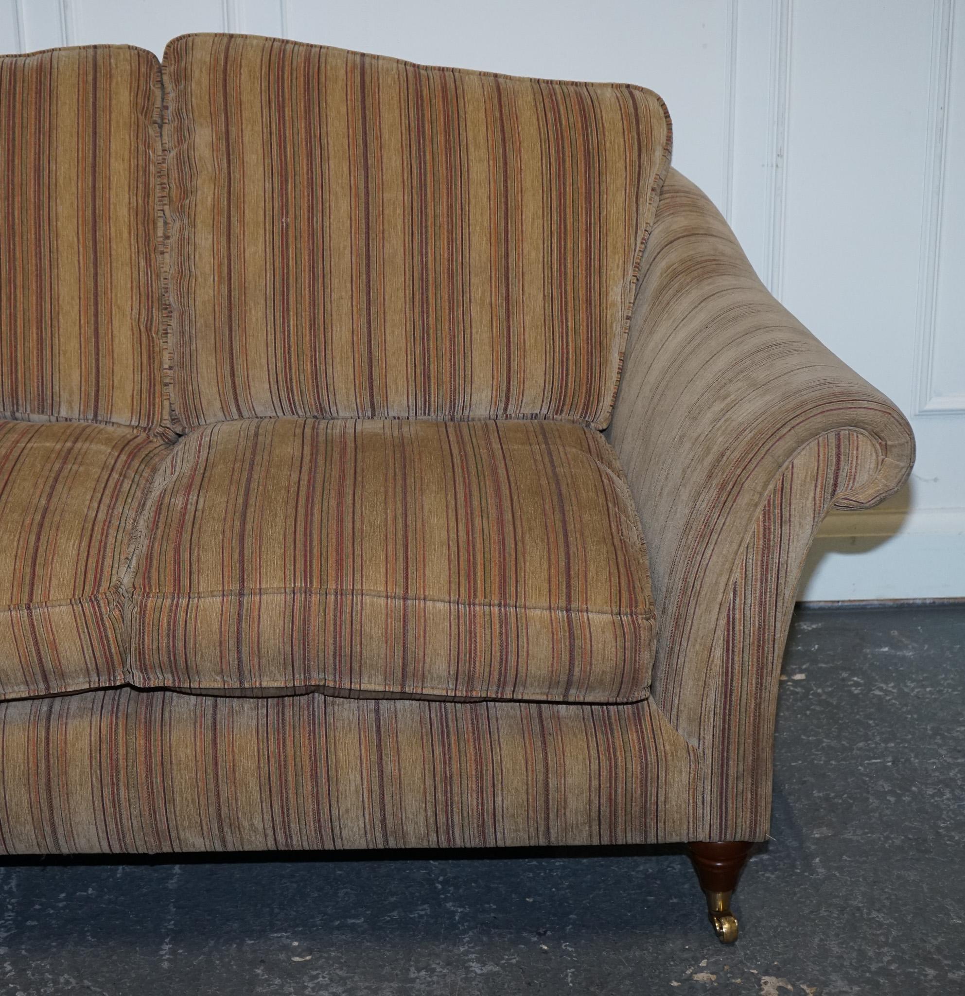 VINTAGE PARKER KNOLL WESTBURY 2 SITZER FABRIC SOFA MIT GUSSFÜSSEN (Handgefertigt) im Angebot