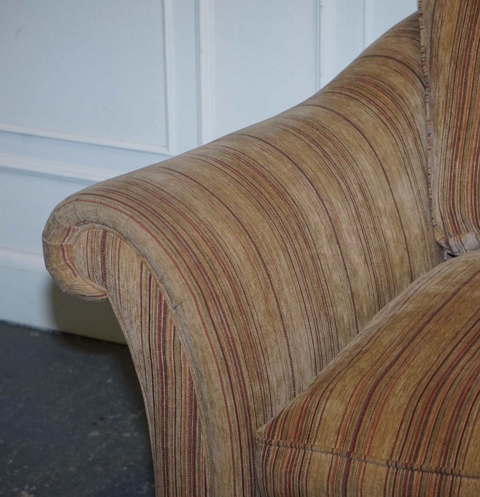 VINTAGE PARKER KNOLL WESTBURY 2 SITZER FABRIC SOFA MIT GUSSFÜSSEN im Zustand „Gut“ im Angebot in Pulborough, GB