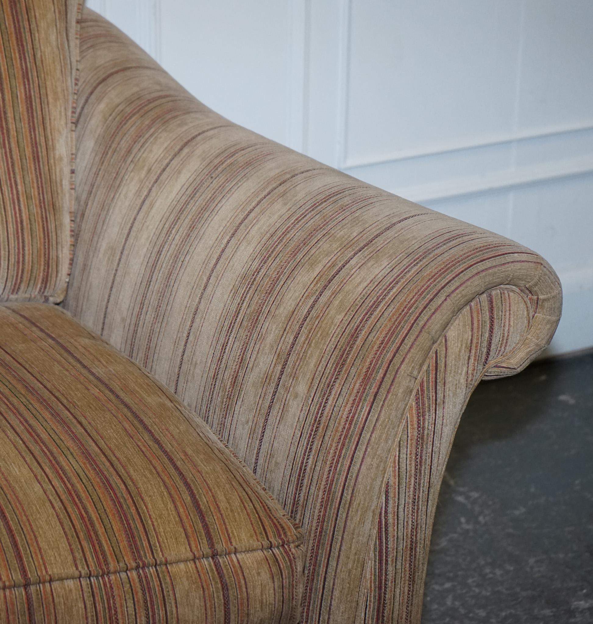 VINTAGE PARKER KNOLL WESTBURY 2 SITZER FABRIC SOFA MIT GUSSFÜSSEN (20. Jahrhundert) im Angebot