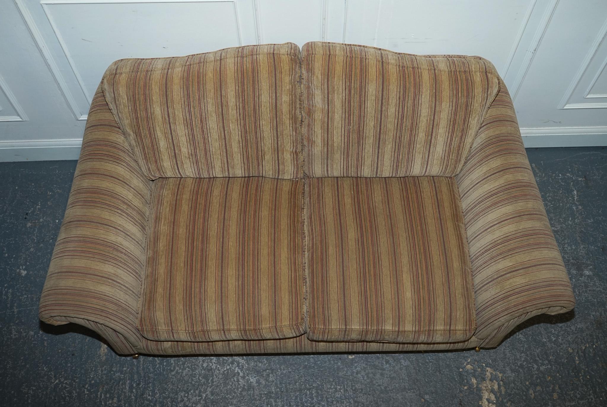 VINTAGE PARKER KNOLL WESTBURY 2 SITZER FABRIC SOFA MIT GUSSFÜSSEN im Angebot 1