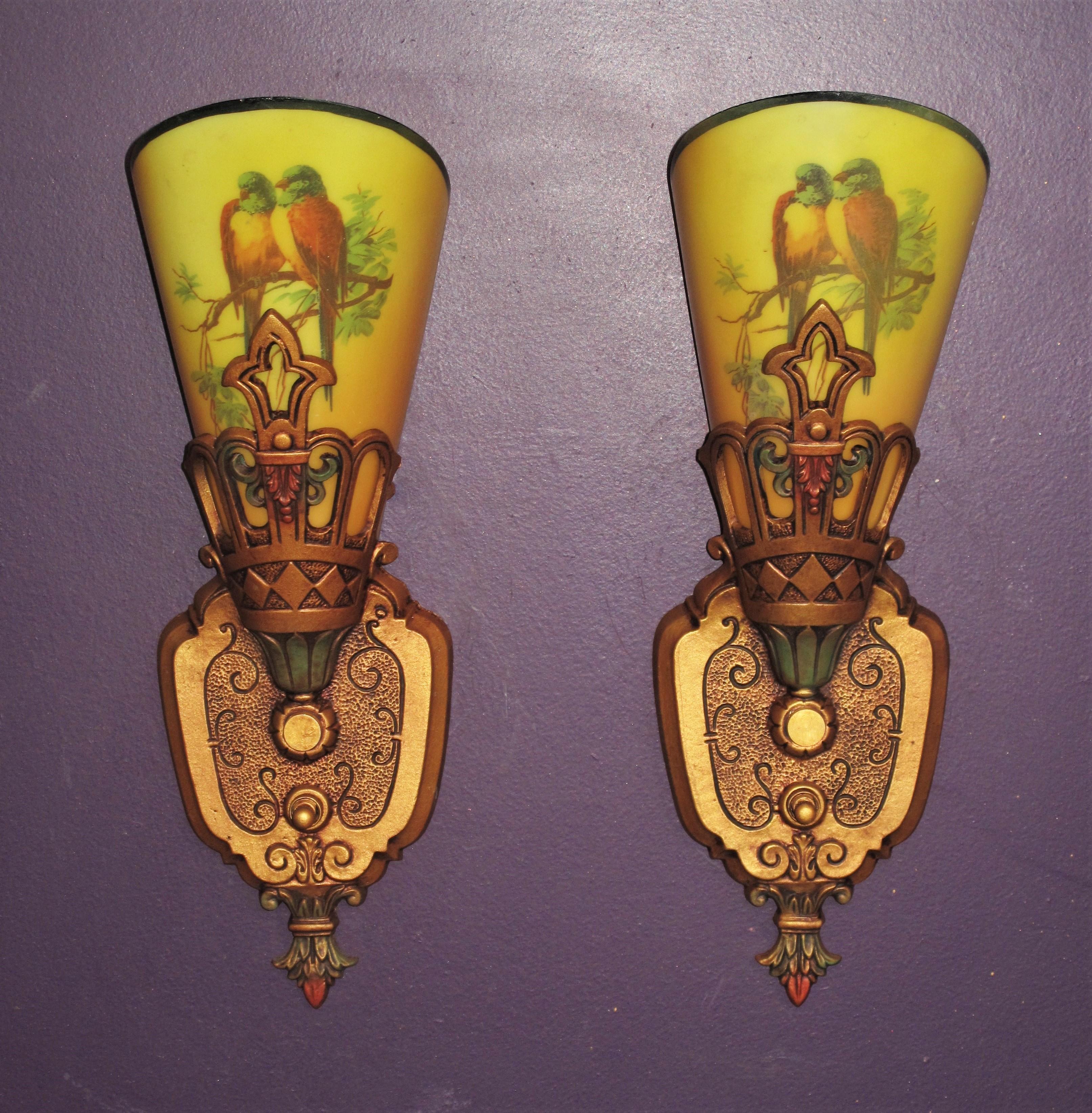 SINGLE ONLY - Not a pair. Vintage Parrot Slip Shade Sconce, Late 1920s In Good Condition For Sale In Prescott, US