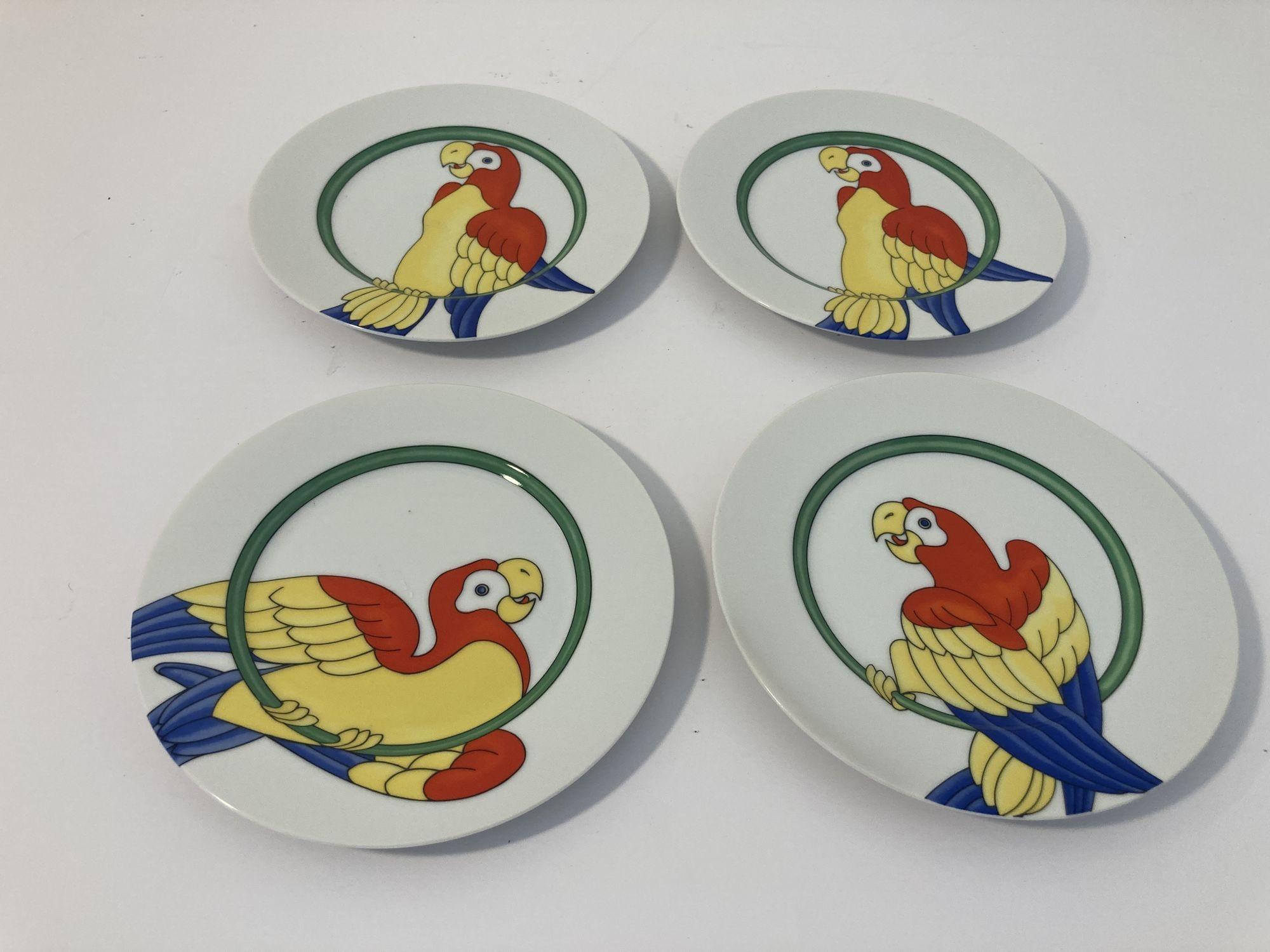 Vintage Parrots decorative plates by Fitz and Floyd set of 4.
Set of 4 Fitz and Floyd Parrot dishes, “Parrot in Ring”.
Appetizer, bread, Salad, dessert plates.
In excellent, like new condition
Dimensions: 7.5