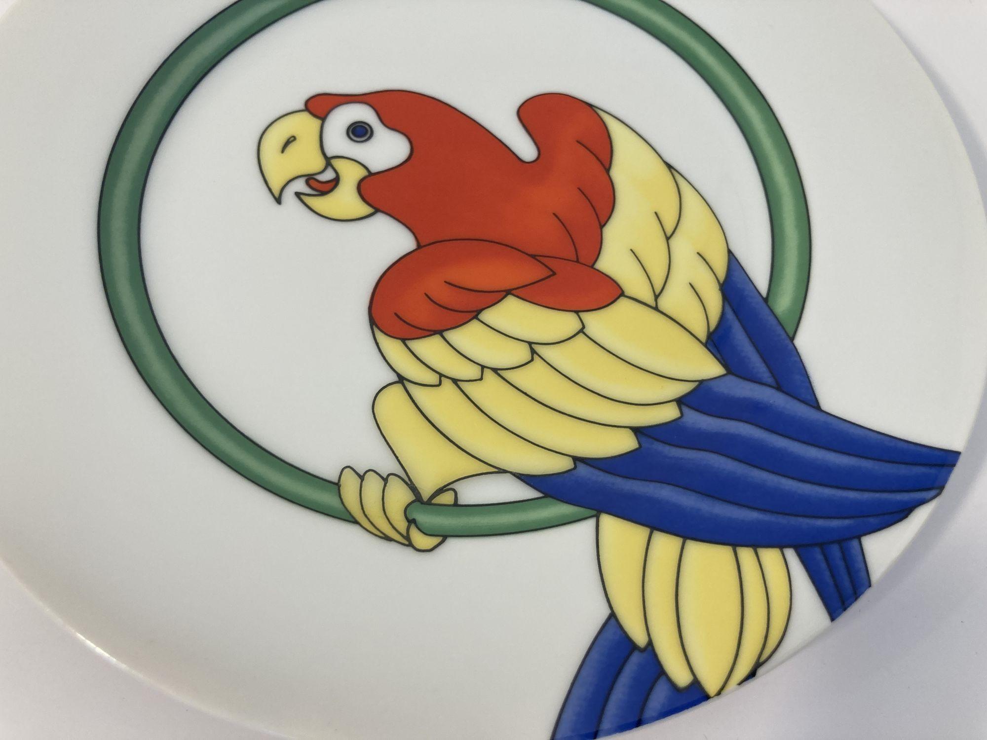 Vintage Parrots Decorative Plates by Fitz and Floyd Set of 4 In Good Condition For Sale In North Hollywood, CA