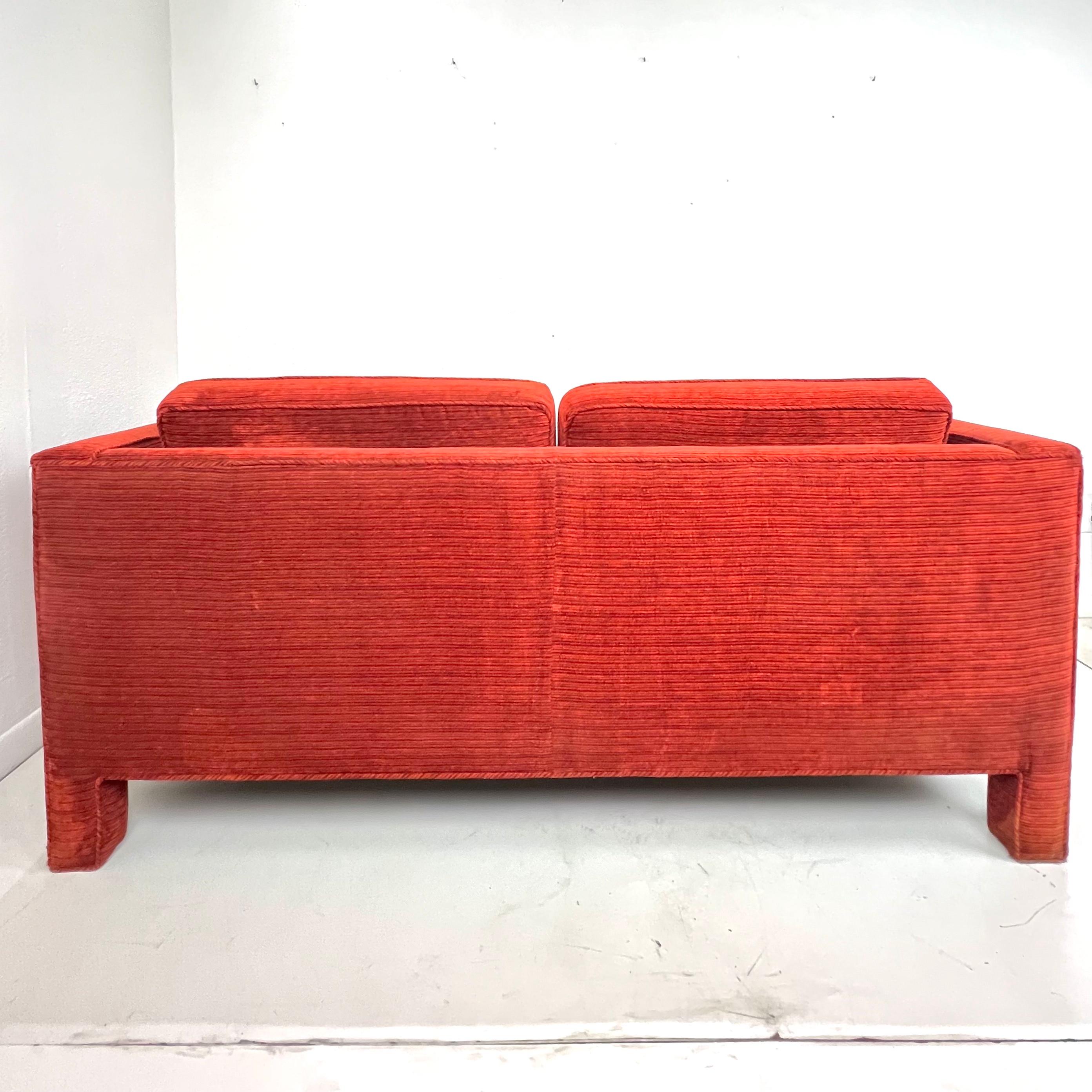 Vintage Parsons Loveseat in the Style of Milo Baughman In Good Condition In Dallas, TX