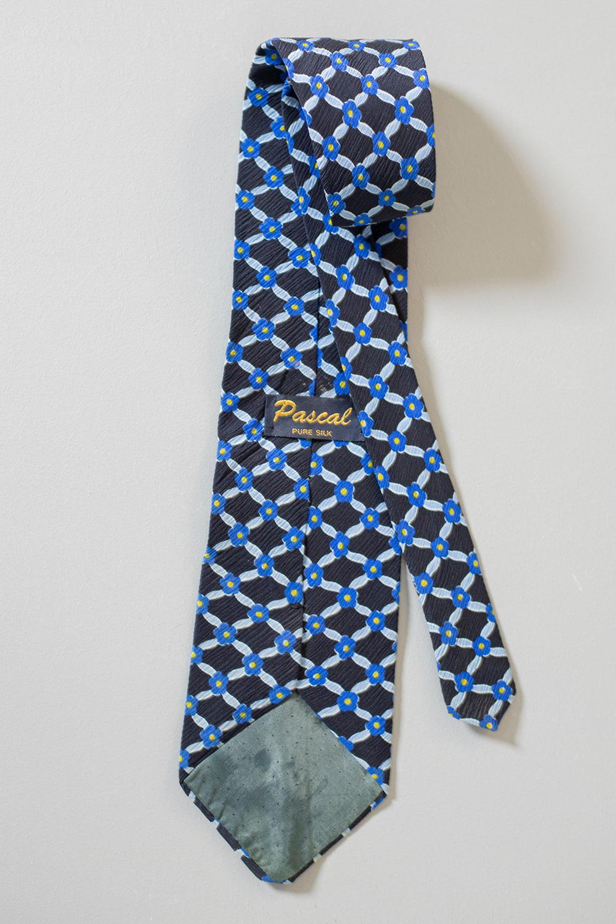 Blue Vintage Pascal 100% silk tie with small blue flowers For Sale
