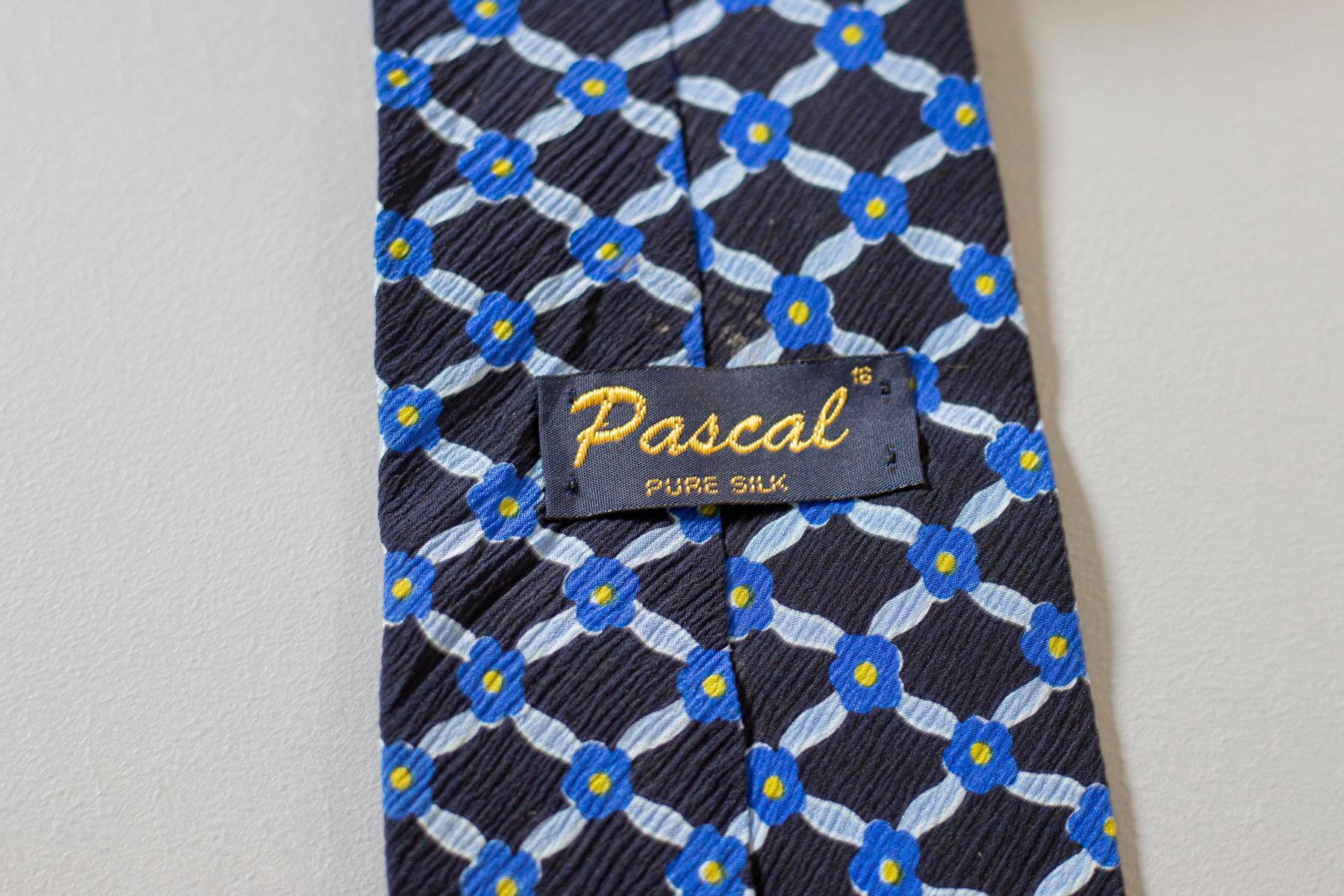 Vintage Pascal 100% silk tie with small blue flowers In Good Condition For Sale In Milano, IT