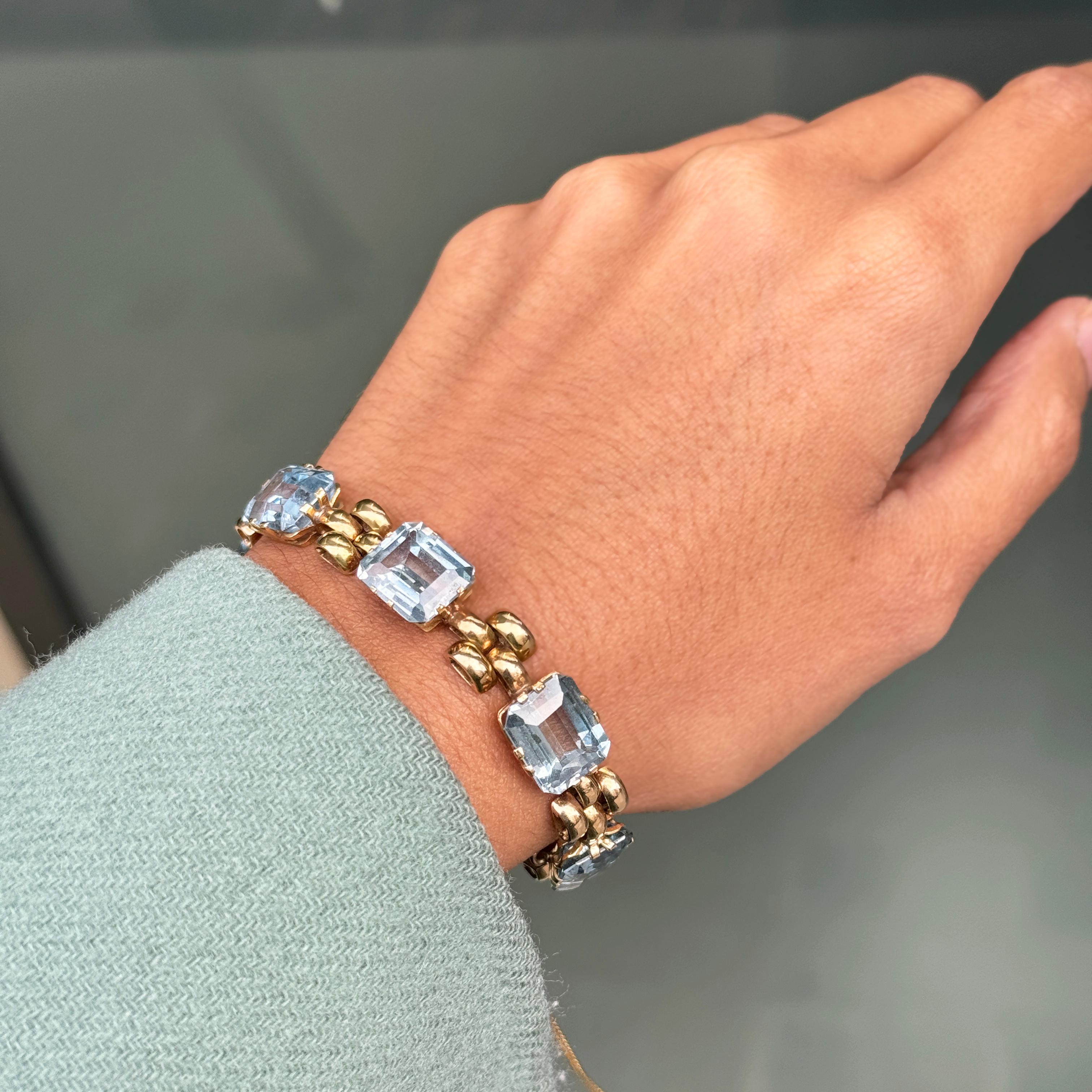 Bracelet rétro en pâte et or jaune 15 carats, circa 1950 Pour femmes en vente
