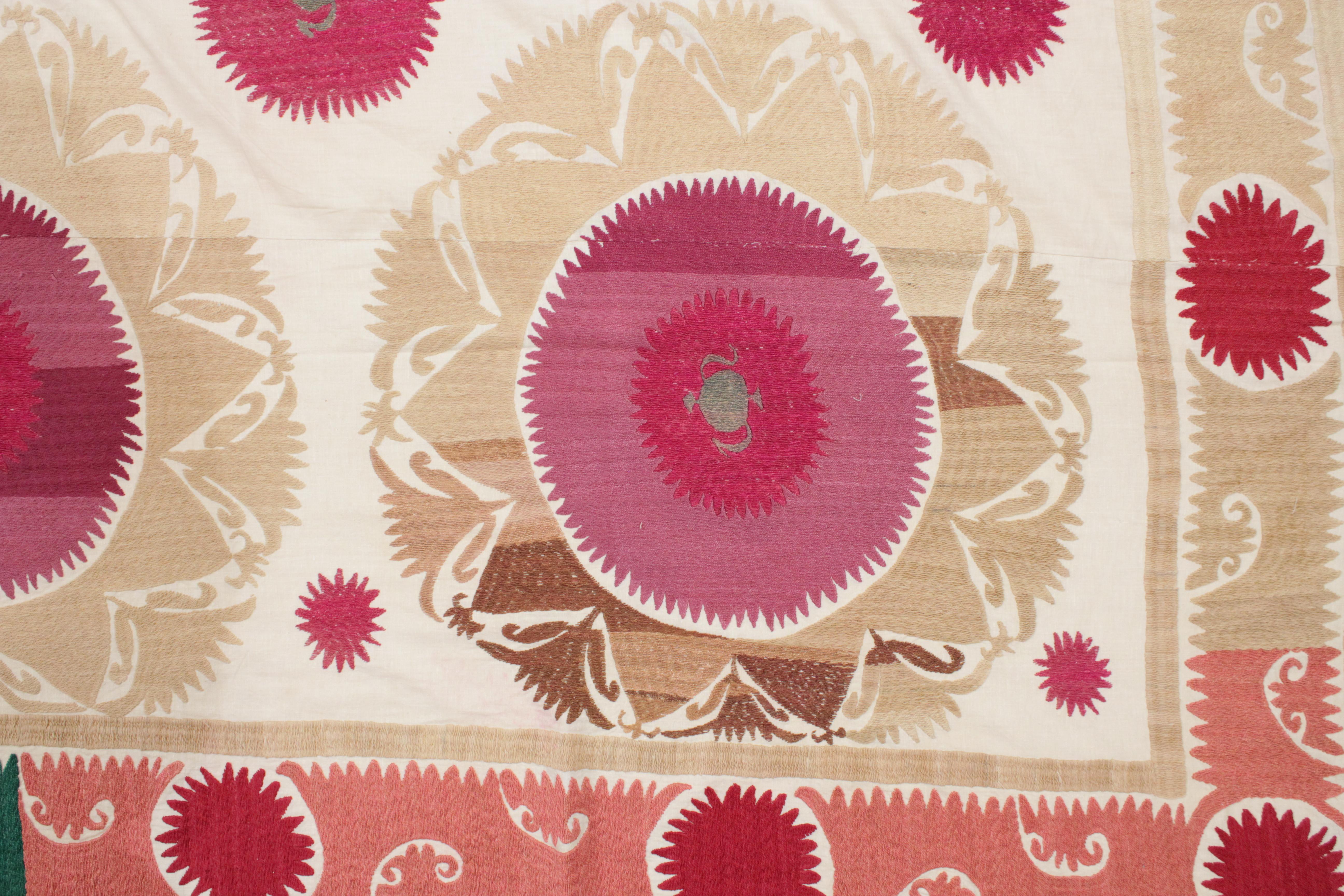 broderie Suzani Asie centrale vintage de couleur pastel en vente 3