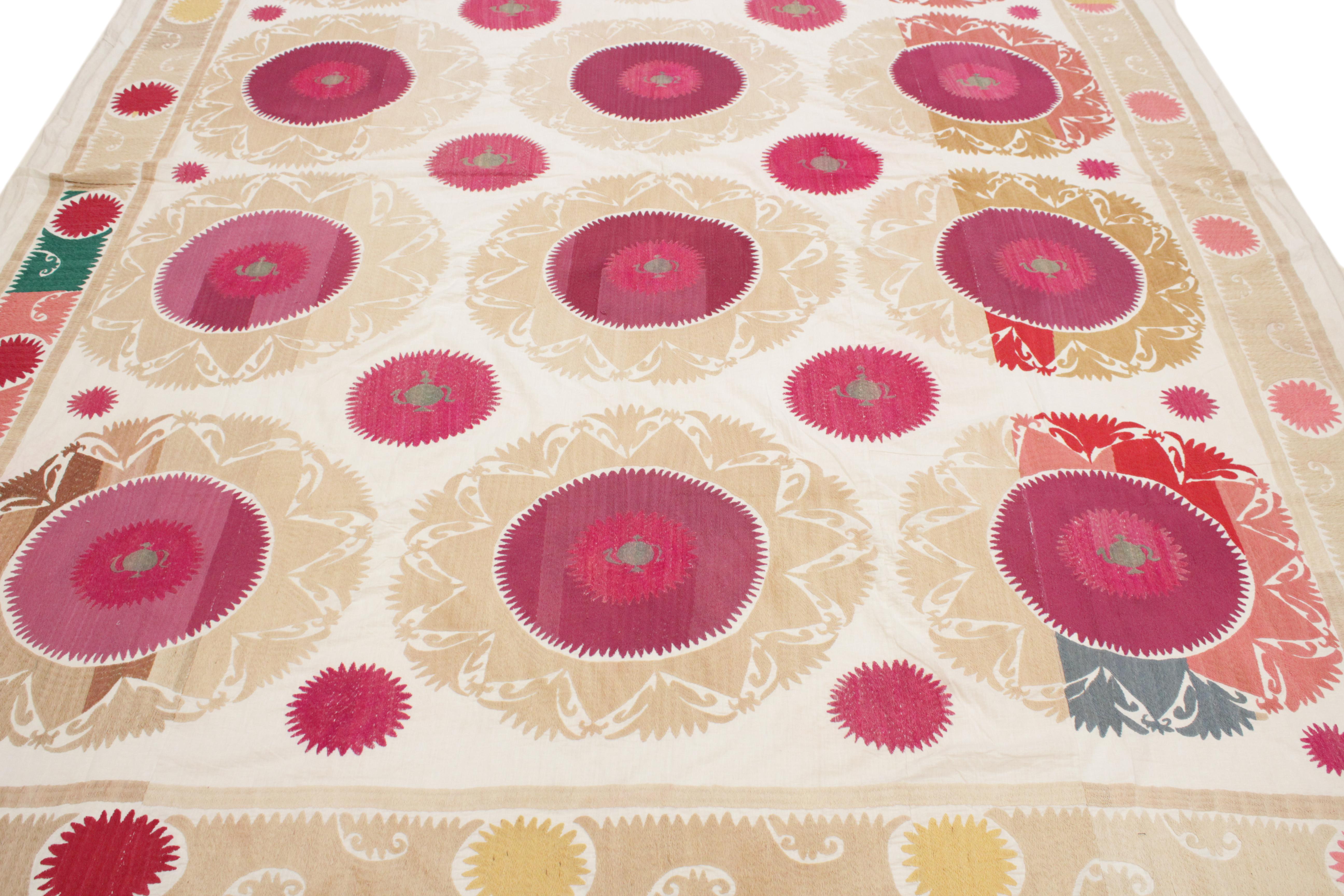 Ouzbek broderie Suzani Asie centrale vintage de couleur pastel en vente