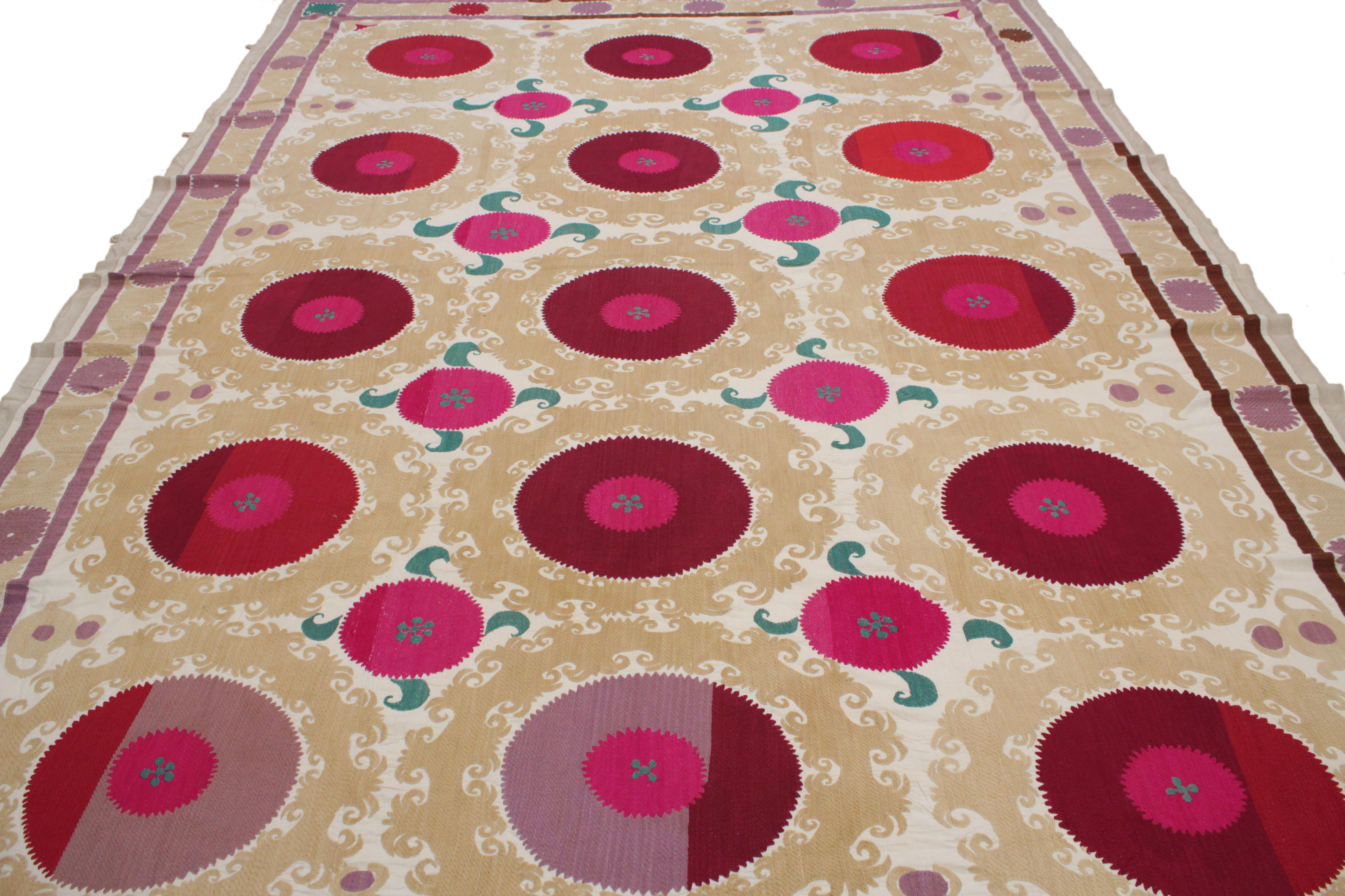 Bordado Suzani Vintage de Asia Central en colores pastel Uzbeko en venta