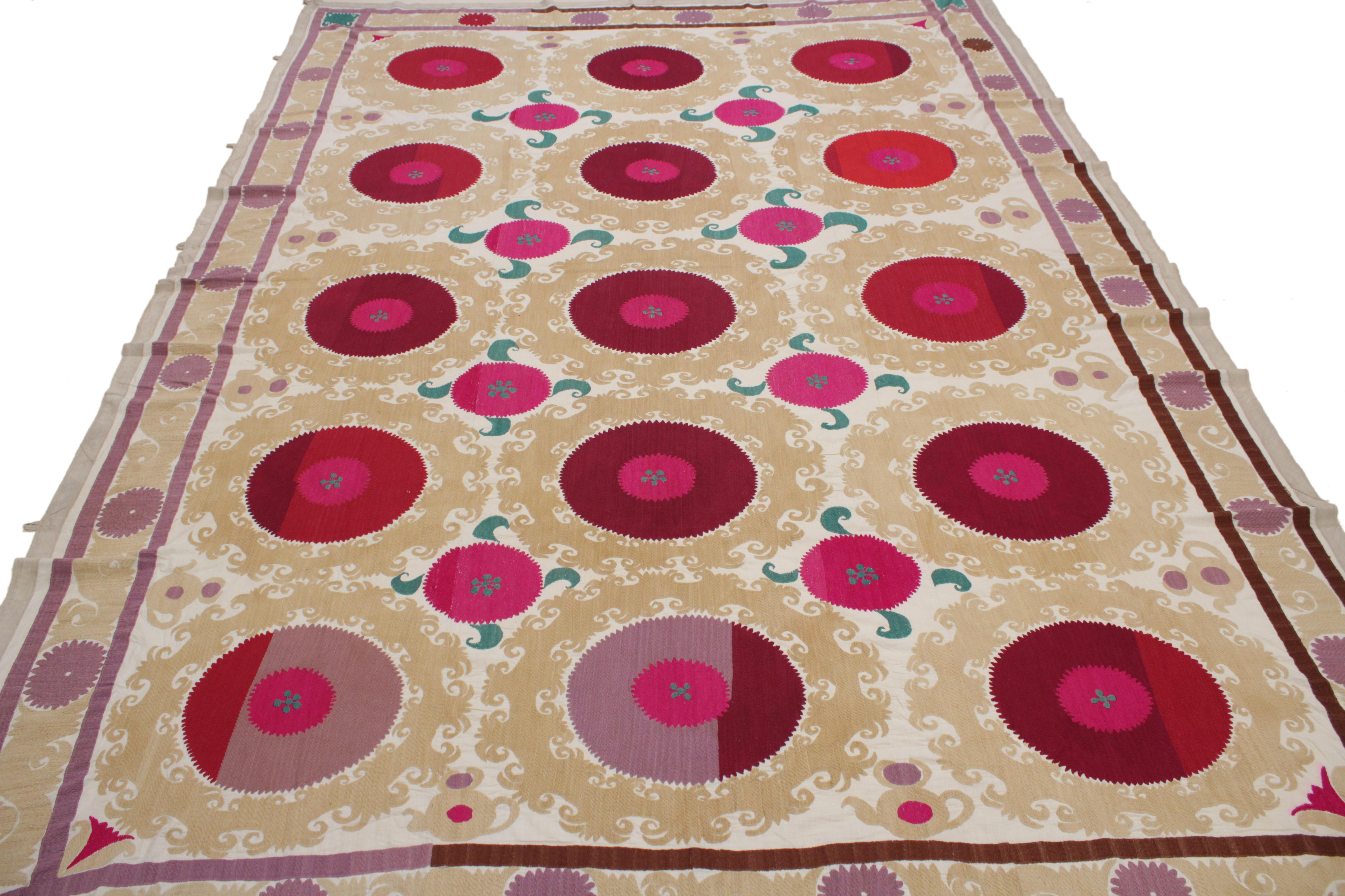 Bordado Suzani Vintage de Asia Central en colores pastel Tejido a mano en venta