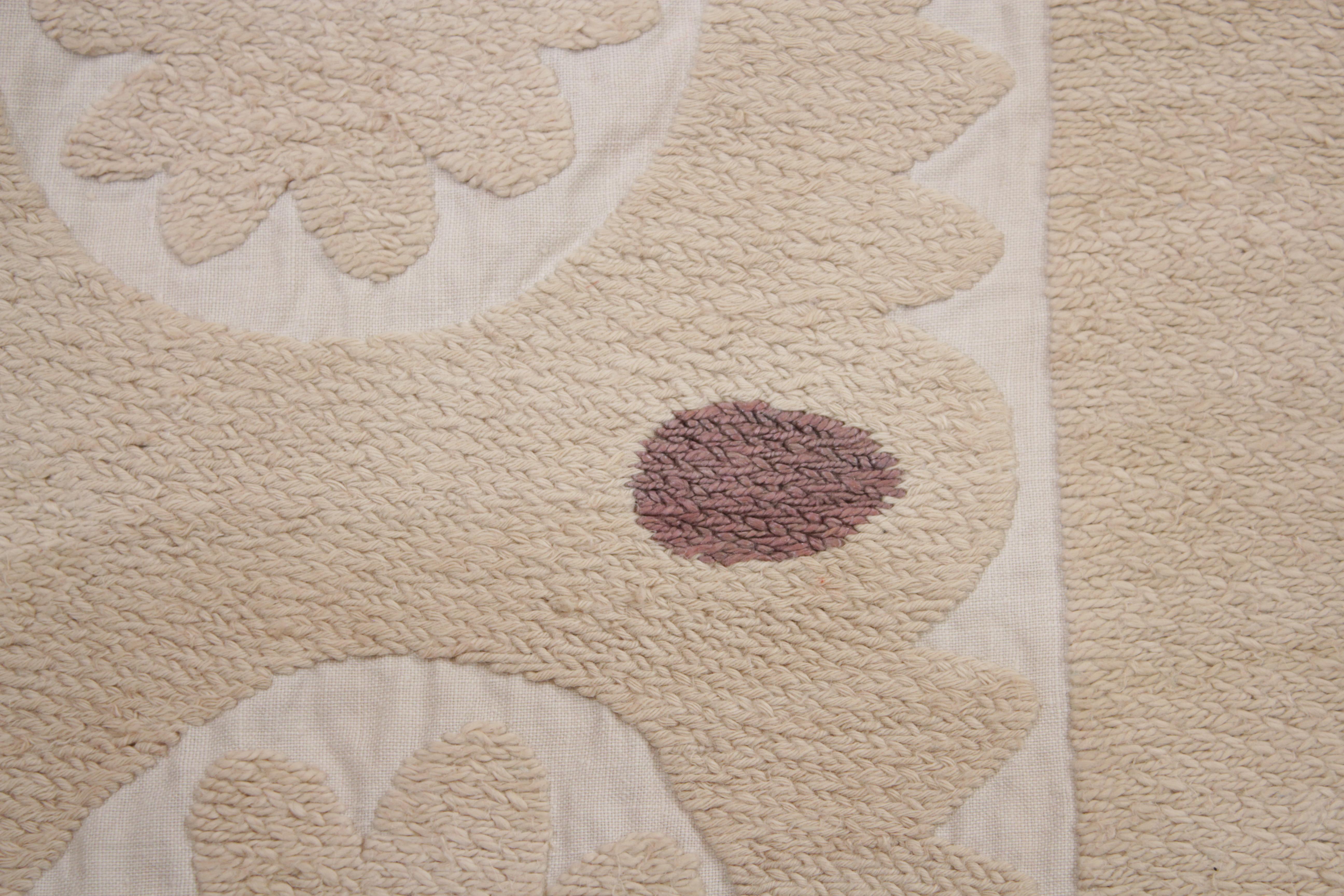 Milieu du XXe siècle broderie Suzani Asie centrale vintage de couleur pastel en vente