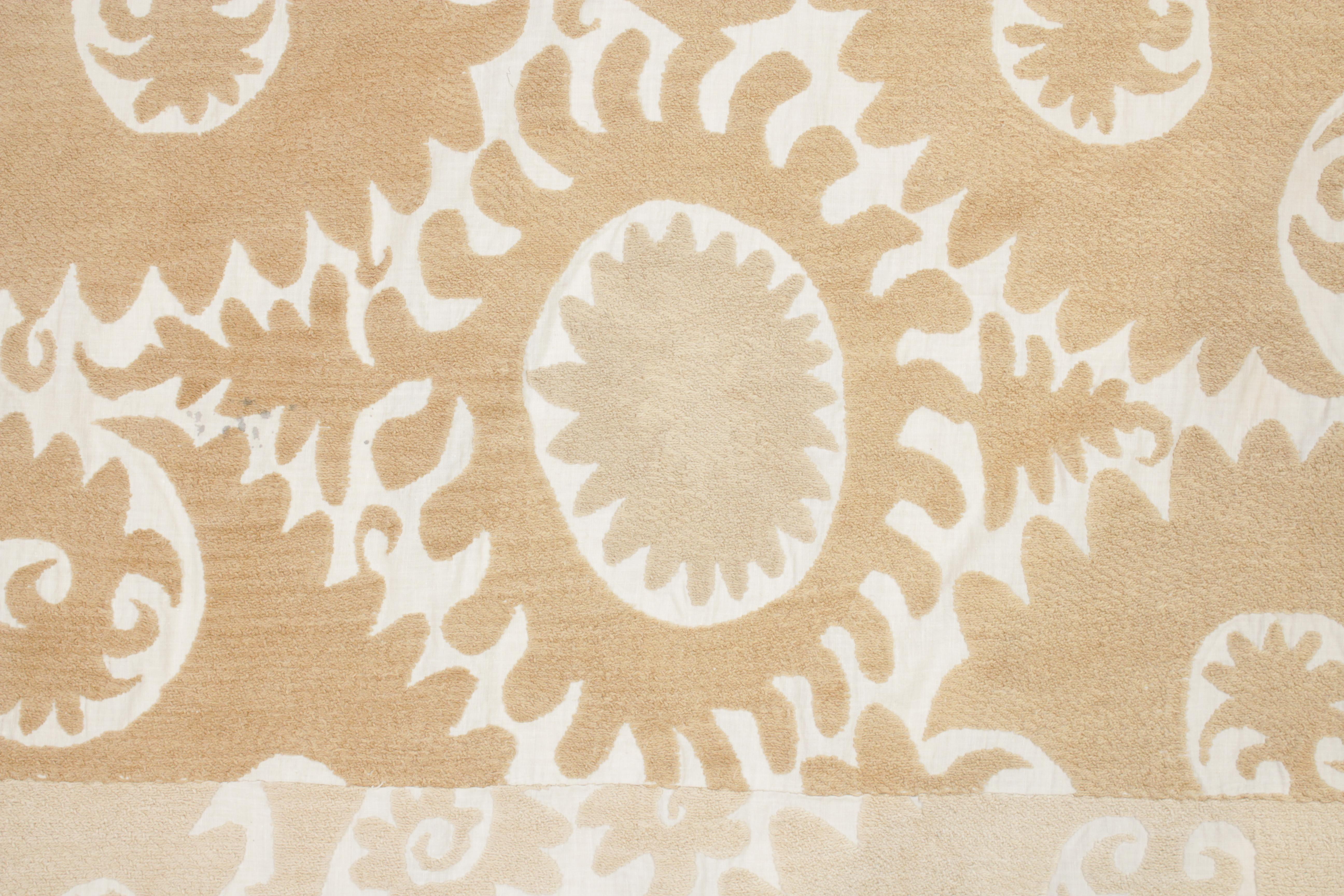 Coton broderie Suzani Asie centrale vintage de couleur pastel en vente