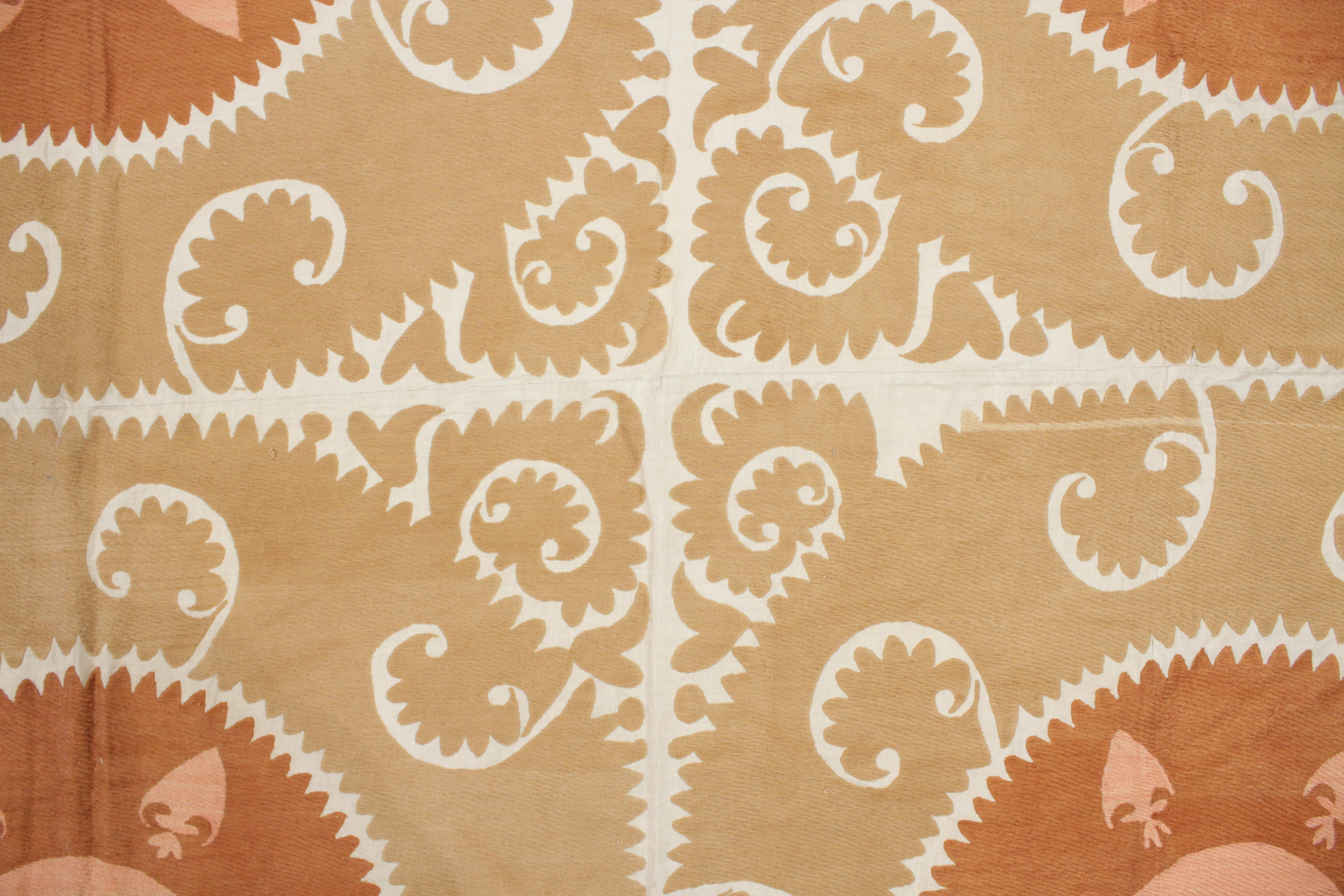 broderie Suzani Asie centrale vintage de couleur pastel en vente 1