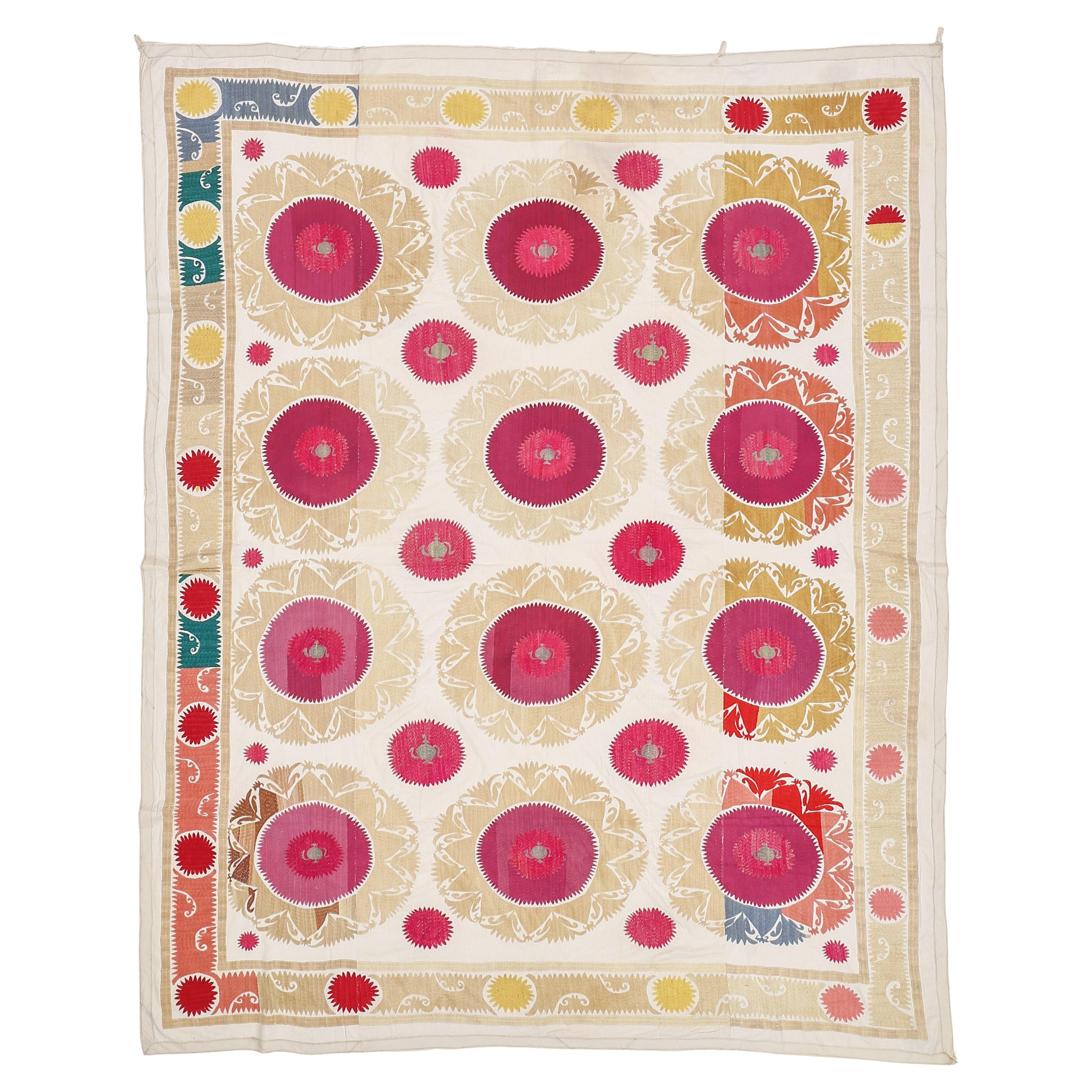 broderie Suzani Asie centrale vintage de couleur pastel