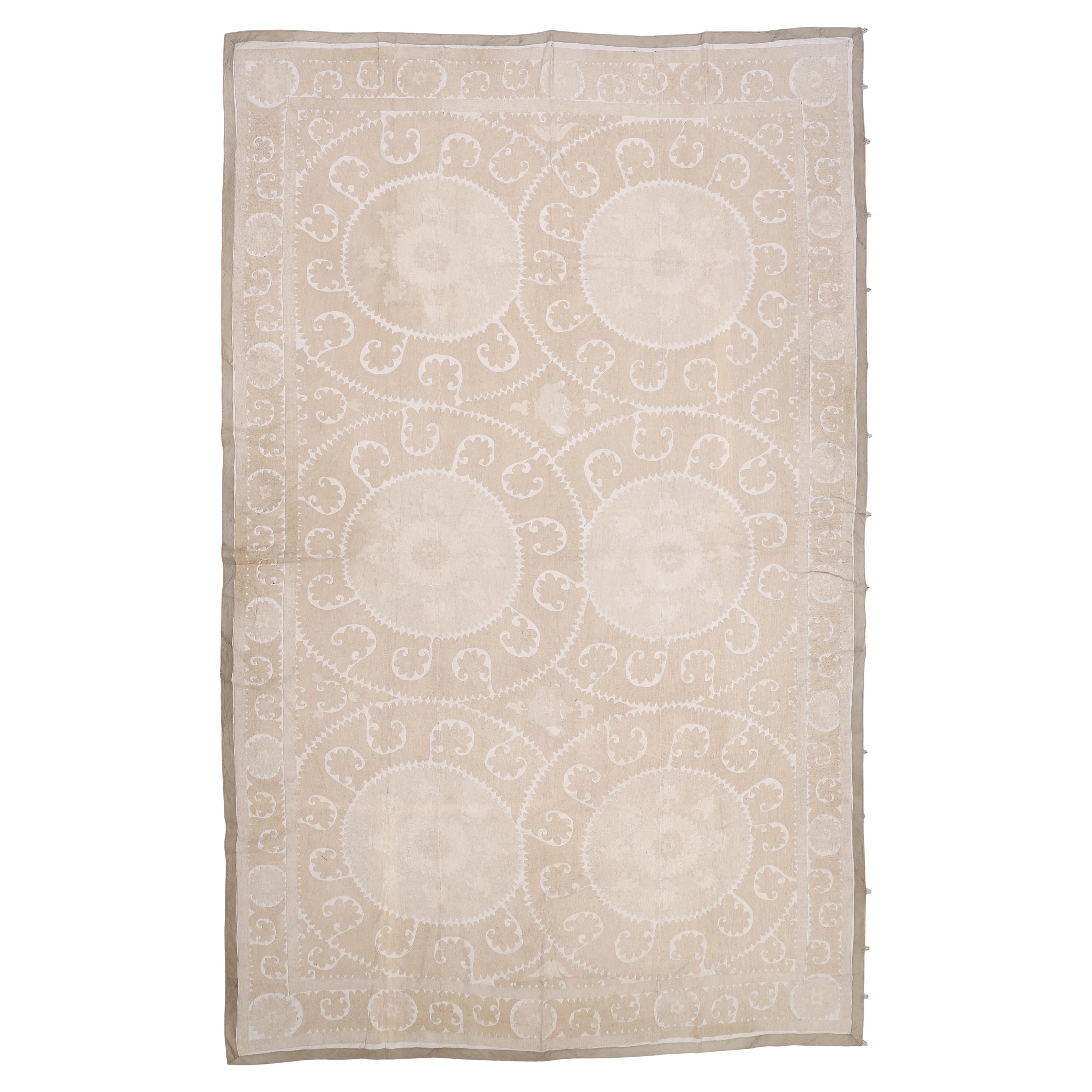 broderie Suzani Asie centrale vintage de couleur pastel