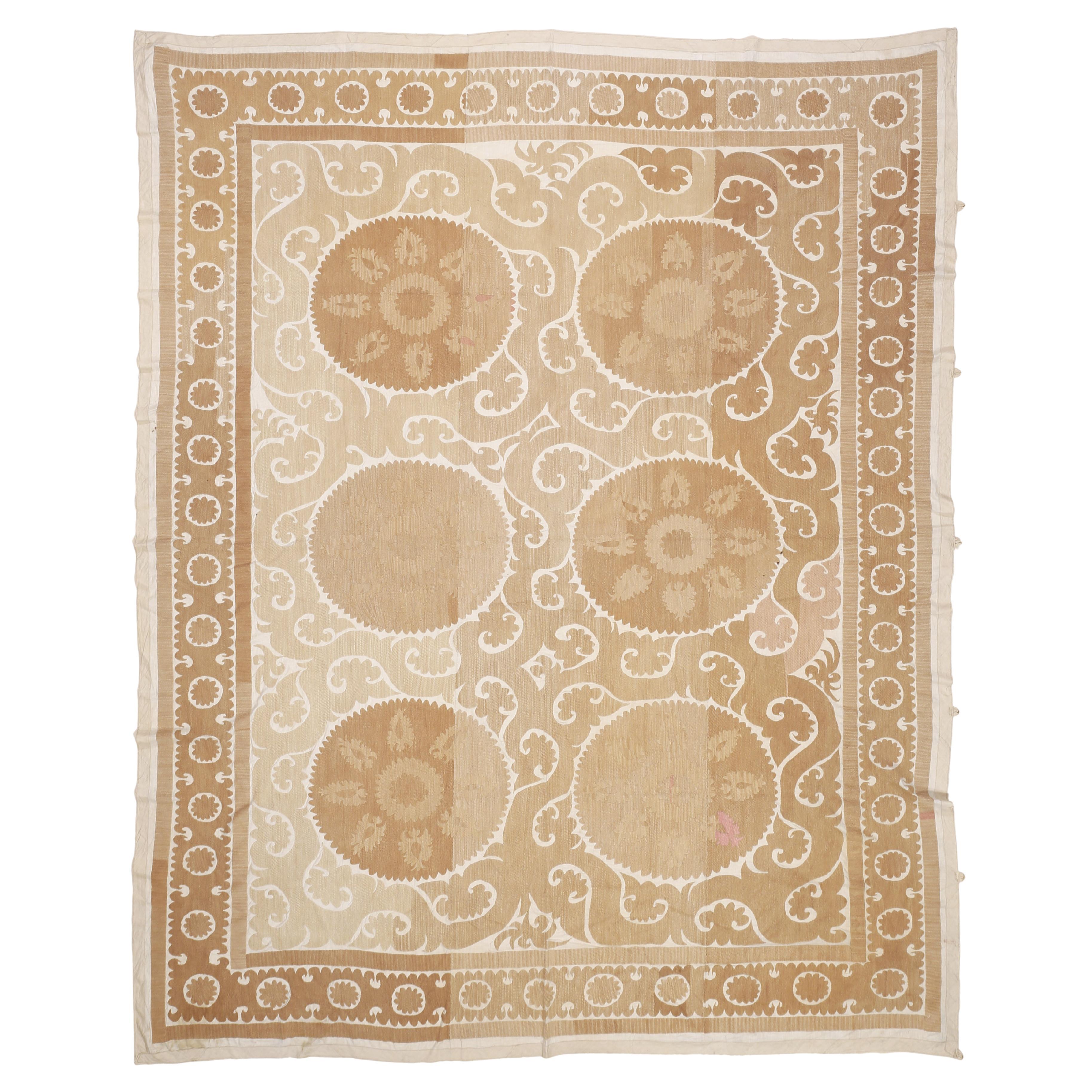 broderie Suzani Asie centrale vintage de couleur pastel