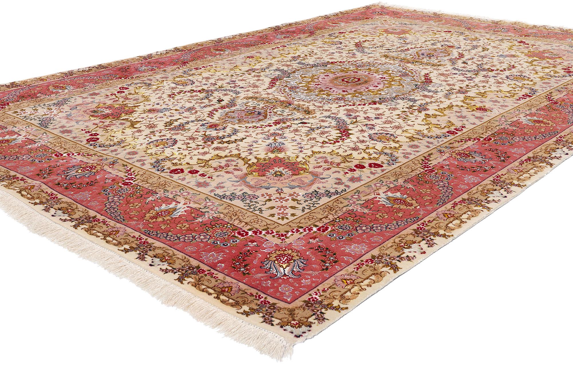 78912 Tappeto persiano Tabriz vintage in lana e seta, 06'07 x 10'00. Adornato da intricati abbellimenti e da un'equilibrata asimmetria, questo tappeto persiano Tabriz vintage, amorevolmente realizzato a mano con la lana e la seta più pregiate, emana
