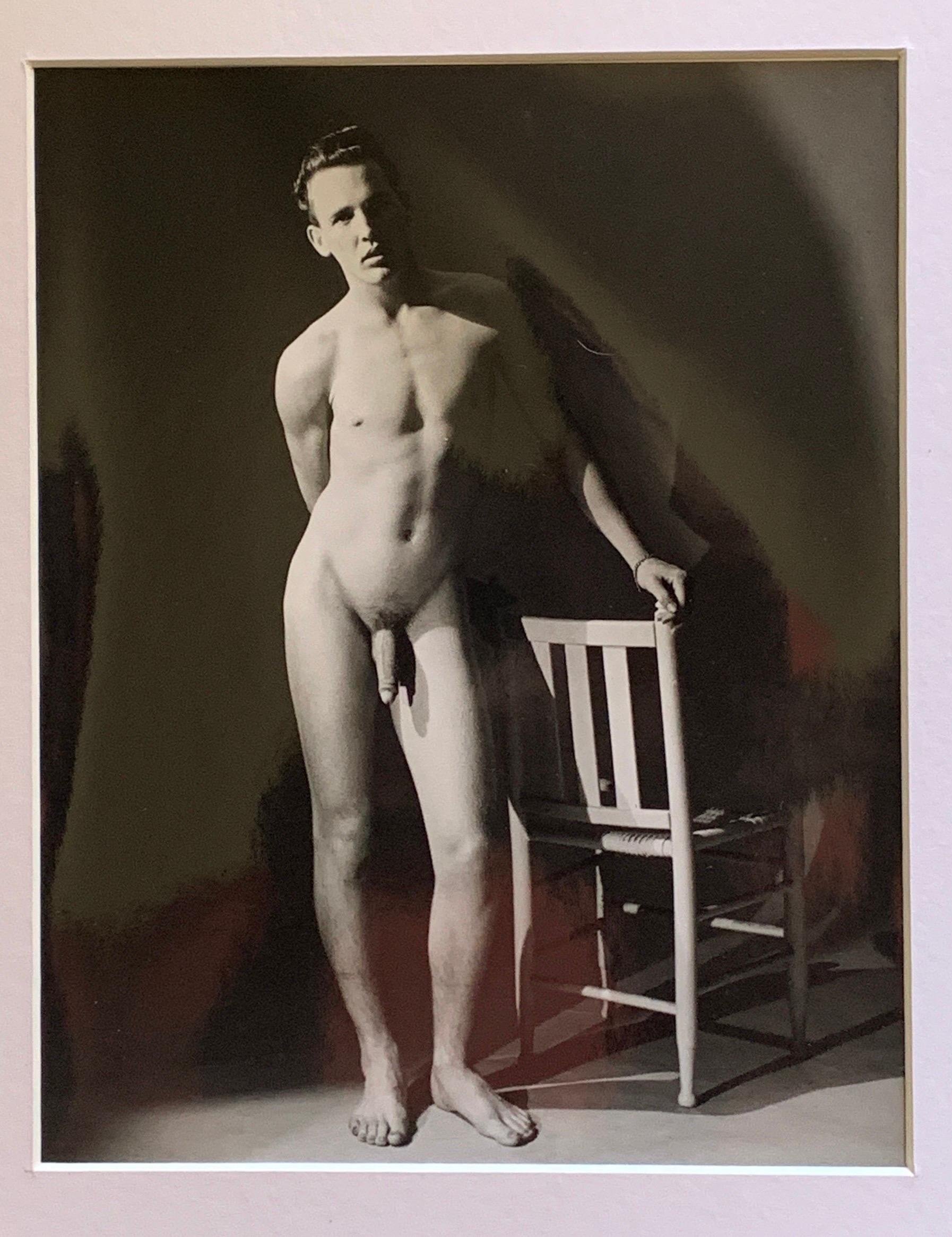 Vintage Pat Milo, männliches Physique-Aktporträt, Originalfotografie  (Moderne der Mitte des Jahrhunderts) im Angebot