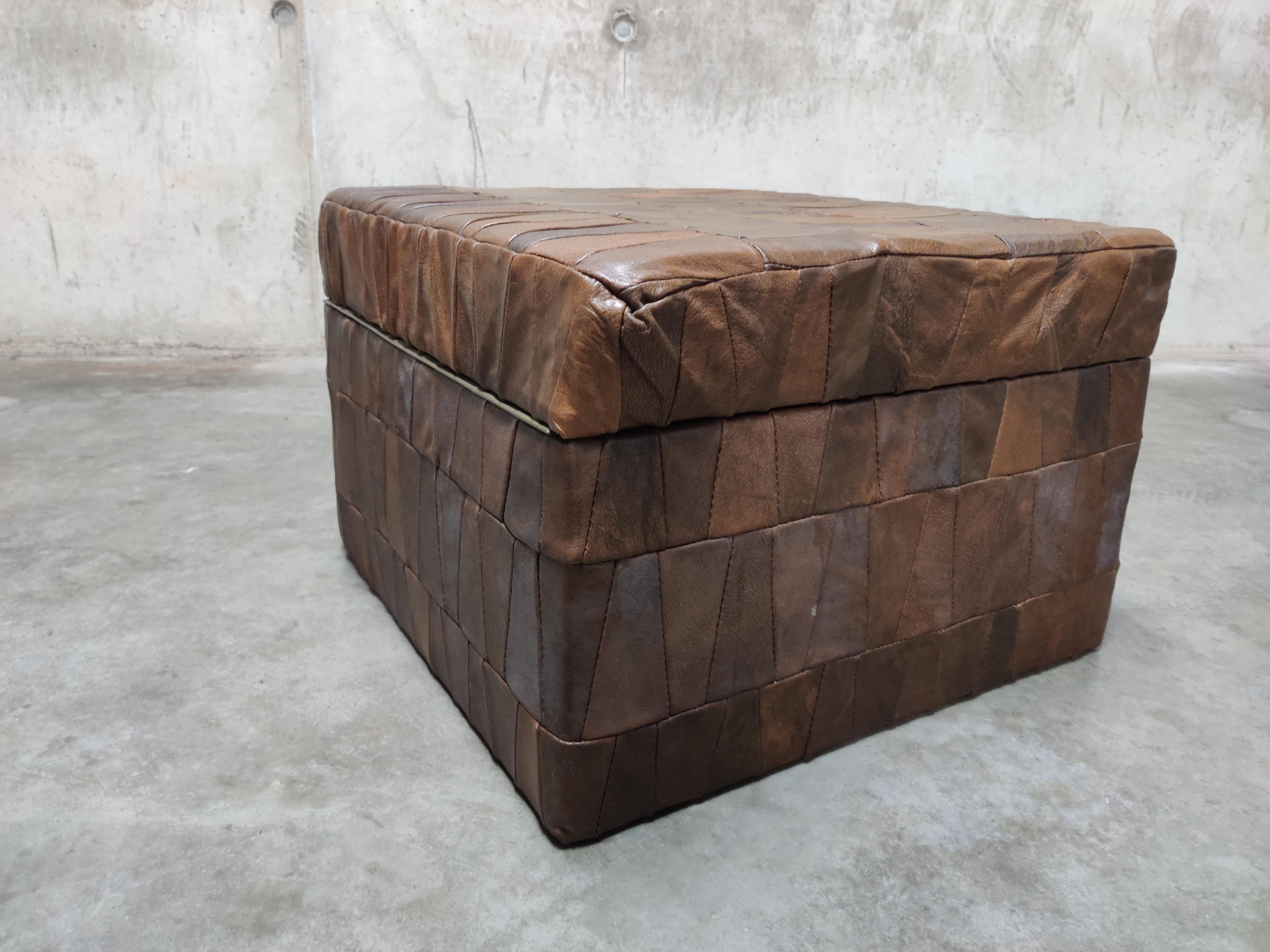 Vintage Patchwork Leather Ottoman with Storage, 1970s In Excellent Condition In HEVERLEE, BE