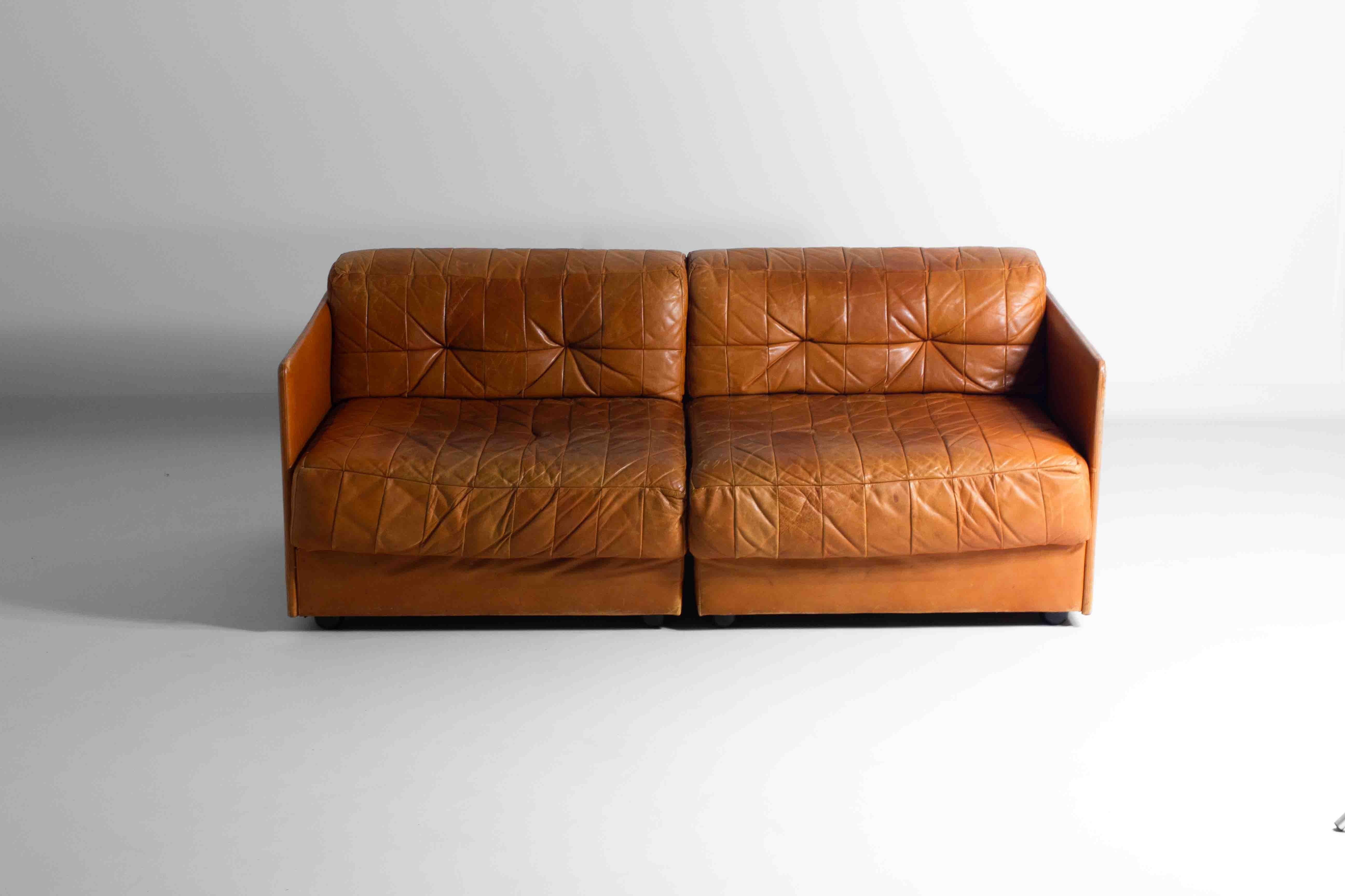 Vintage patchwork leather sofa in caramel leather, Germany 1960s In Good Condition In Antwerpen, VAN