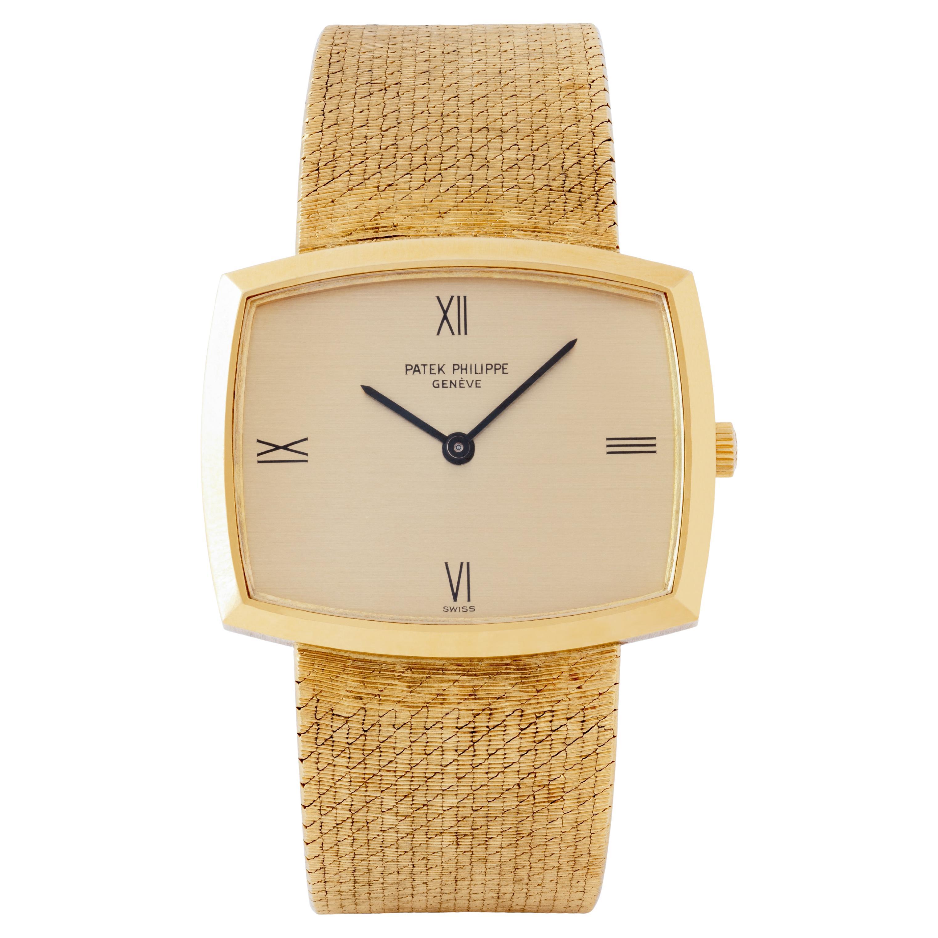Hersteller: Patek Philippe
Modell: 3528
Jahr: 1972
MATERIAL: 18K Gelbgold
Gehäuse Abmessungen: H 26mm x B 32mm
Uhrwerk: Manuelles Uhrwerk
Zustand: Sehr guter Vintage-Zustand
Gewicht: 77.5 Gramm
Größe: Einstellbar, passend für bis zu - 7,5