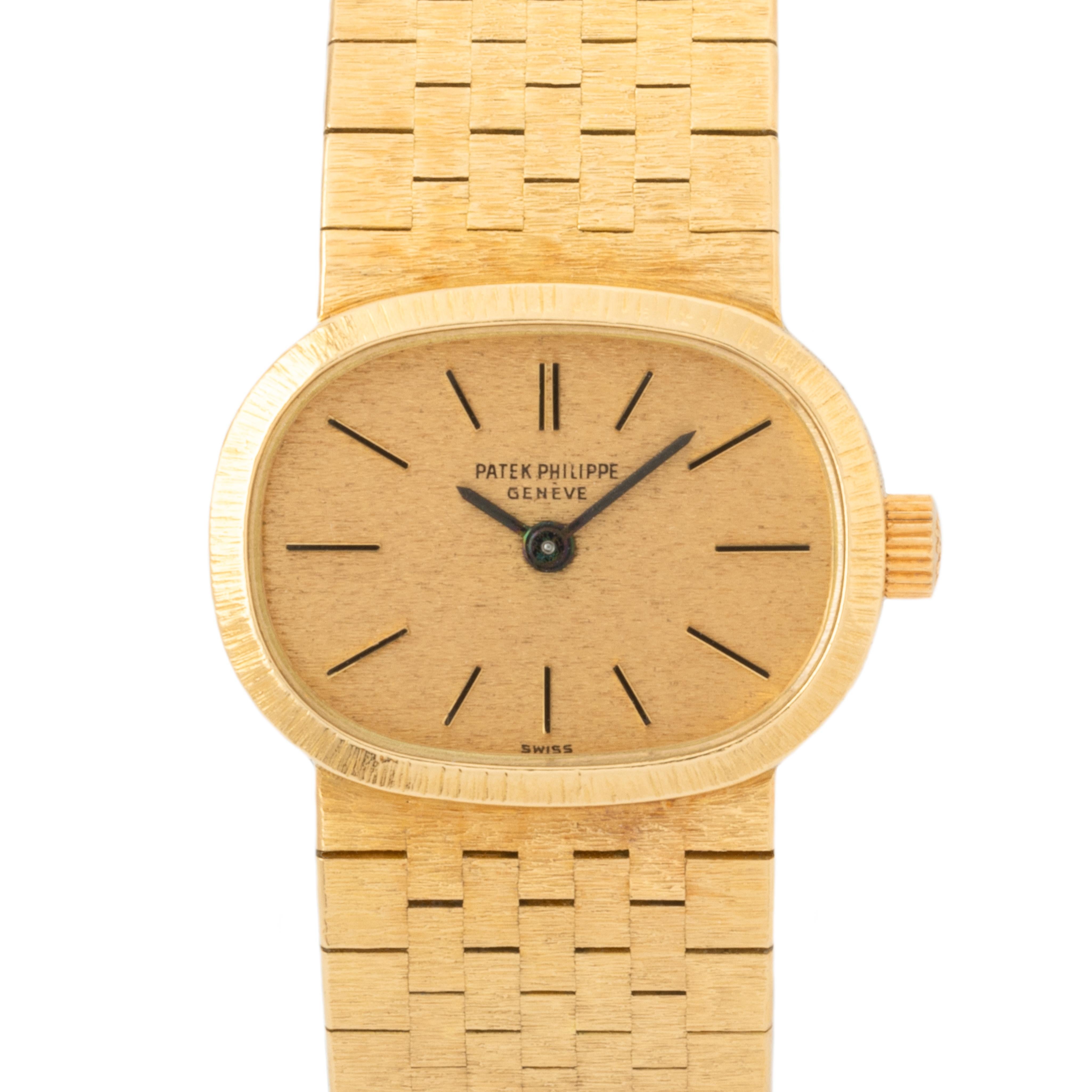 Vintage Patek Philippe 18k Yellow Gold  Model 3373/1 Ellipse In Excellent Condition In New York, NY