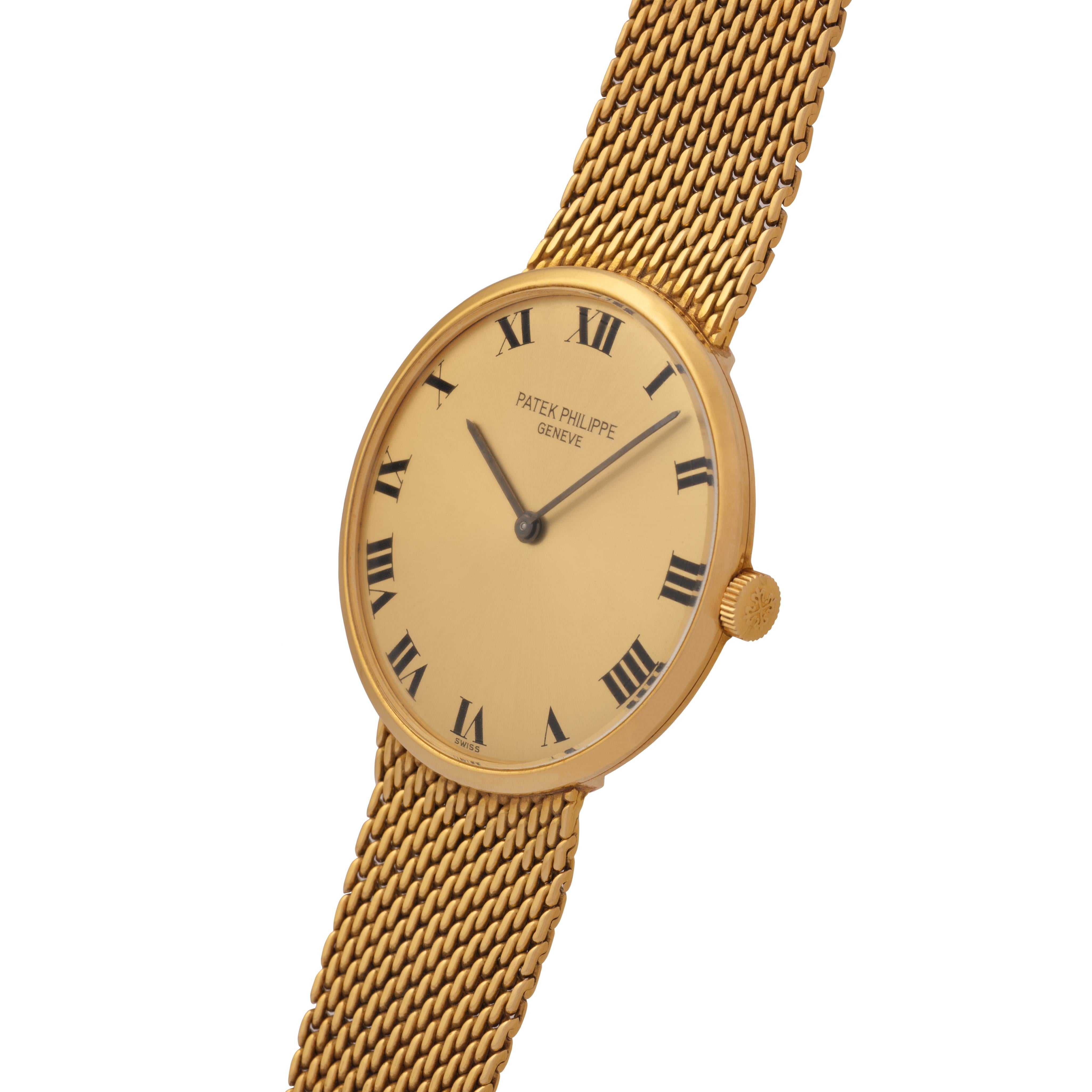 Vintage Patek Philippe Calatrava Model 3562 18 Karat Yellow Gold Watch In Good Condition For Sale In New York, NY