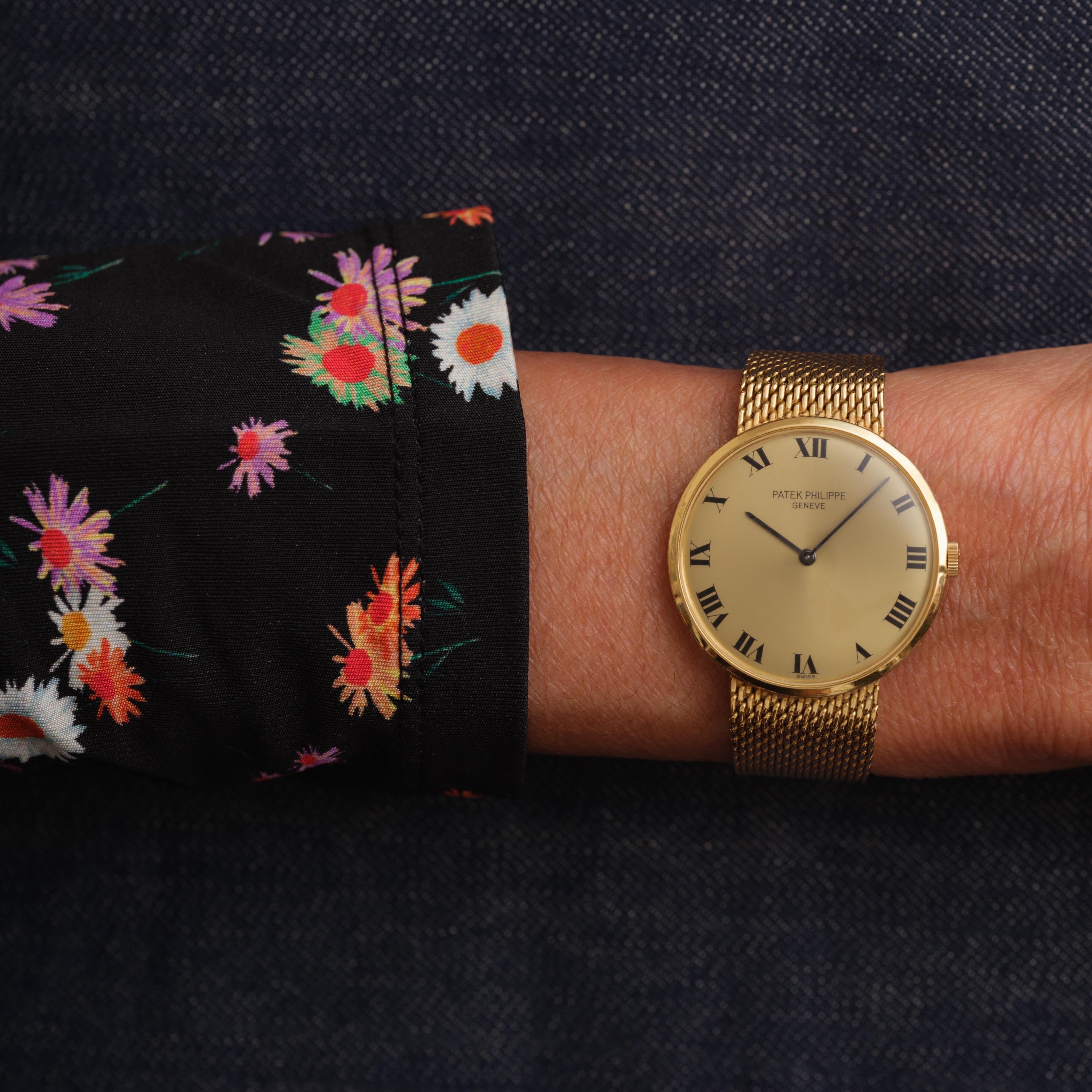 Vintage Patek Philippe Calatrava Model 3562 18 Karat Yellow Gold Watch For Sale 2