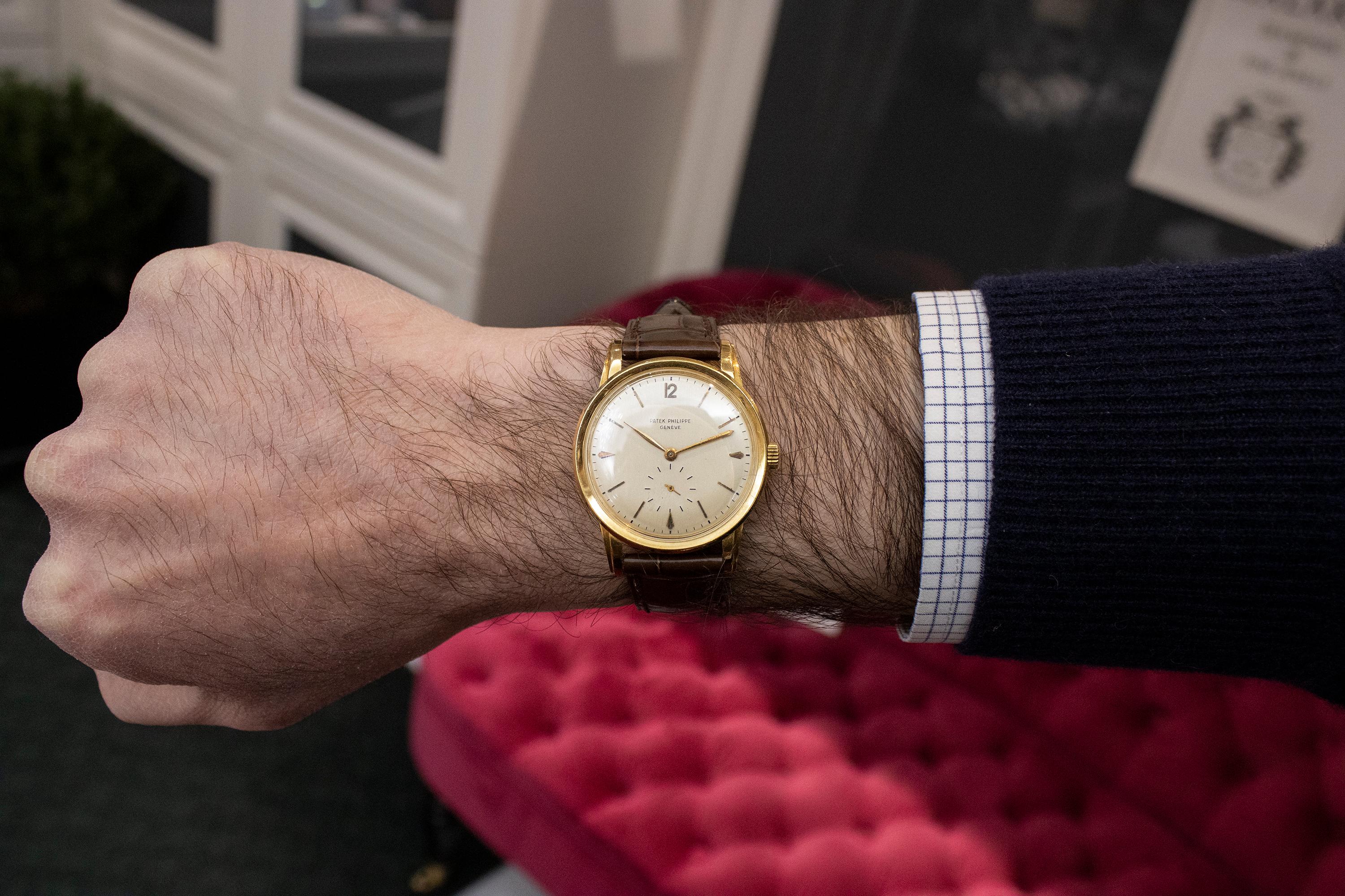 Montre-bracelet vintage Patek Philippe Calatrava en or jaune, réf. 2452J en vente 2