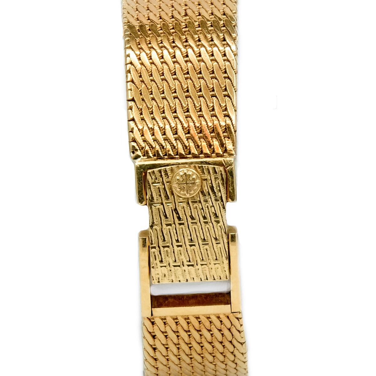 Vintage Patek Philippe Classique 3773 18 Karat Yellow Gold Watch In Good Condition In New York, NY