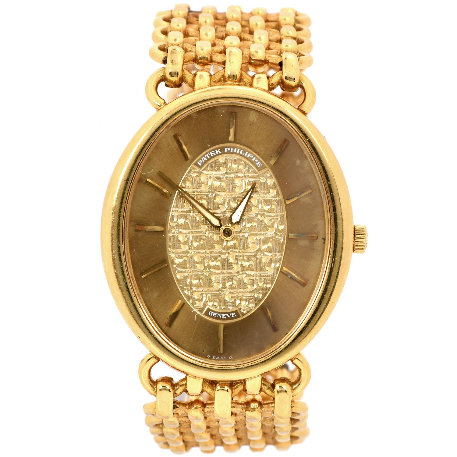 Cette montre Patek Philippe vintage est un véritable témoignage du savoir-faire exceptionnel et du design durable de la marque.

Le Design/One, avec sa forme ovale caractéristique, ajoute une touche d'élégance et de sophistication à ce garde-temps