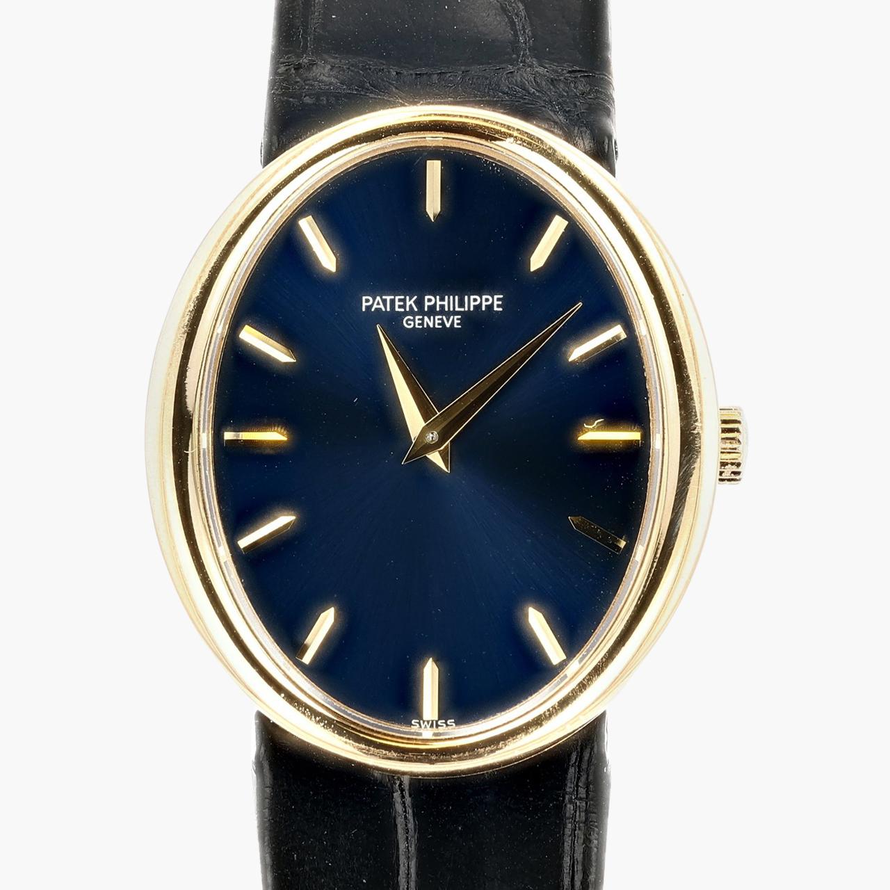This iconic watch features a classic Patek Philippe design. The watch is in mint condition and comes complete with box, papers. Small size.  The watch was recently serviced at Patek Philippe. 