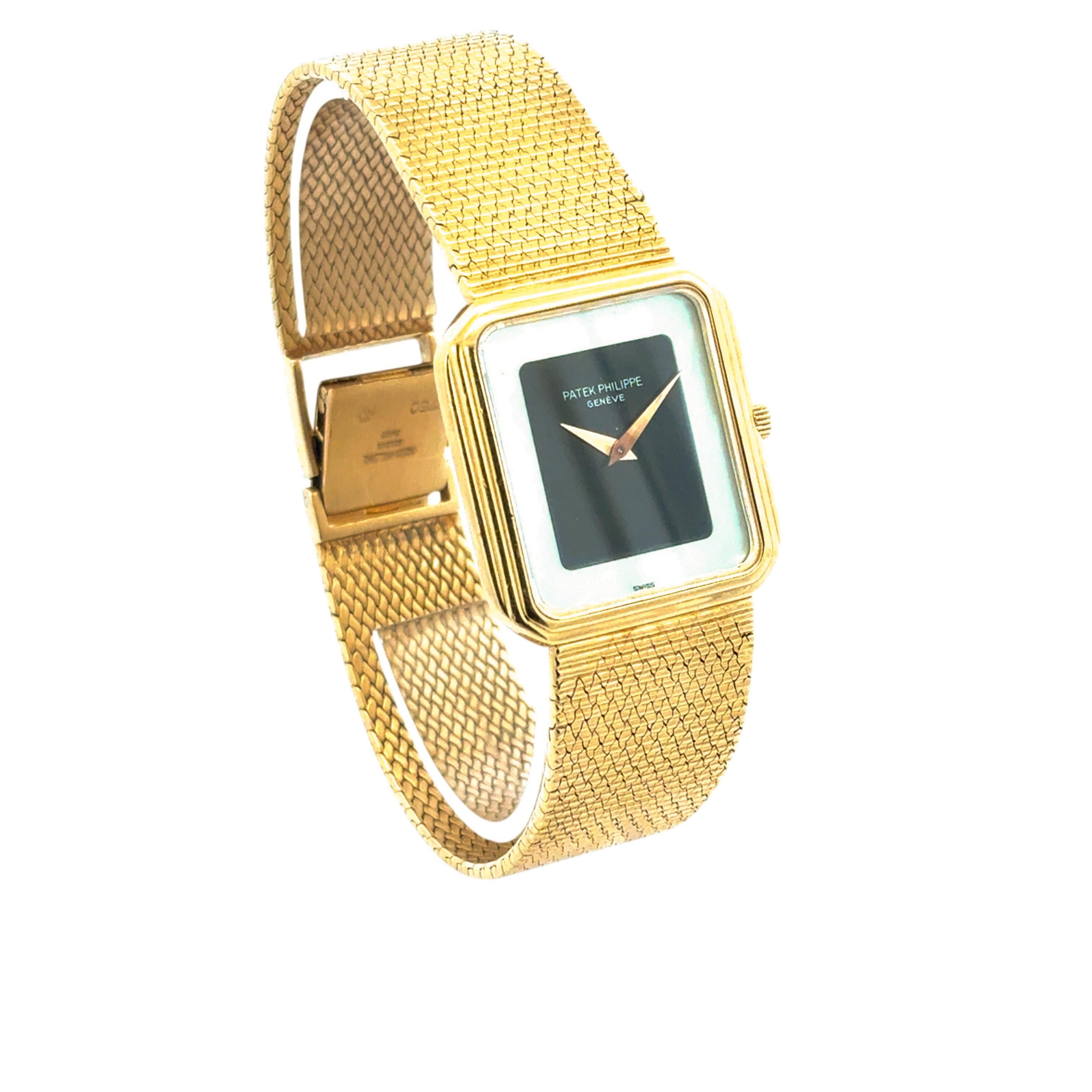 Vintage Patek Philippe Geneve 3851/1 Onyx Nacre Mother of Pearl 18k Yellow Gold For Sale 1