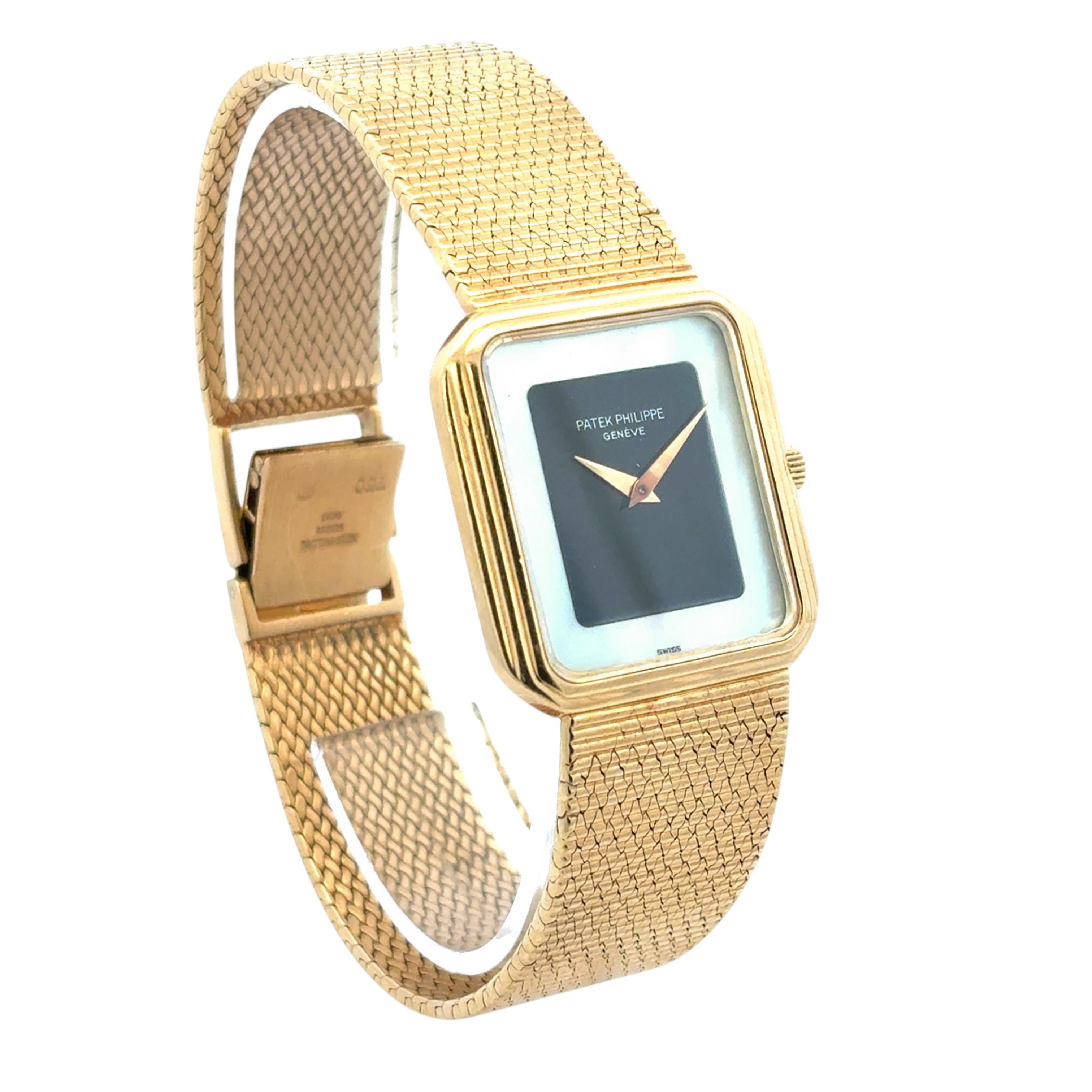 Vintage Patek Philippe Geneve 3851/1 Onyx Nacre Mother of Pearl 18k Yellow Gold For Sale 2