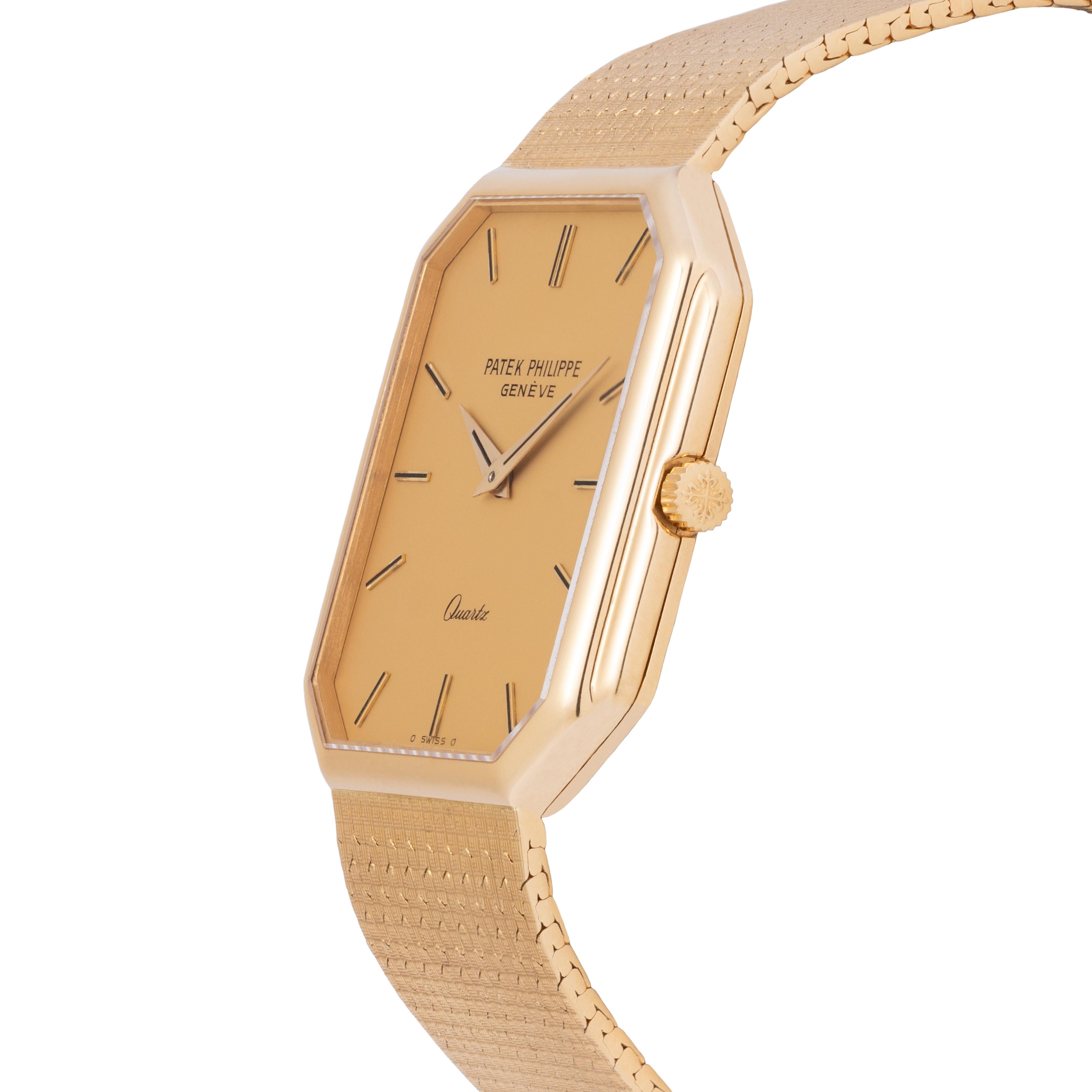 Vintage Patek Philippe Gondolo Model 3853 Quartz 18 Karat Yellow Gold In Excellent Condition For Sale In New York, NY