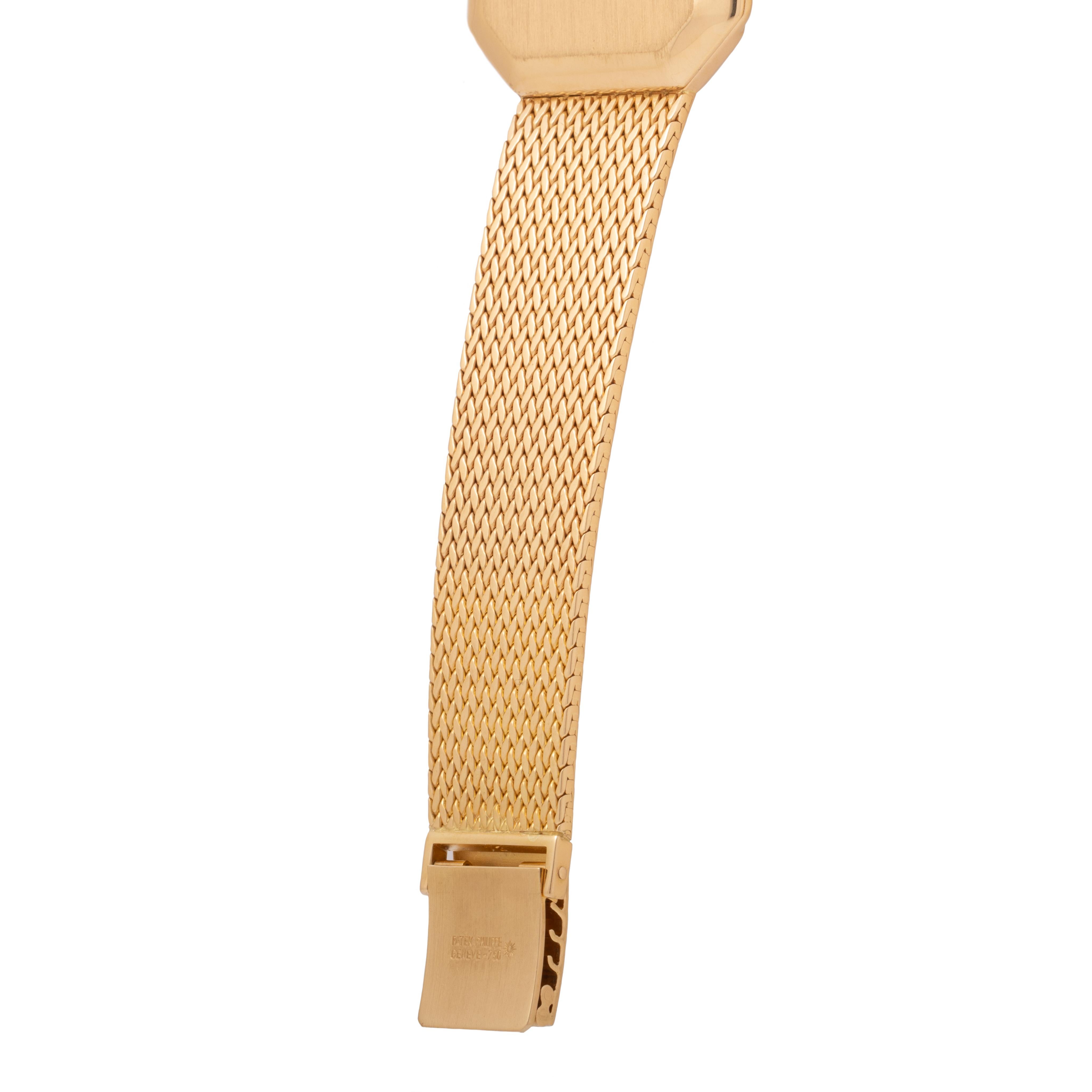 Vintage Patek Philippe Gondolo Model 3853 Quartz 18 Karat Yellow Gold For Sale 1