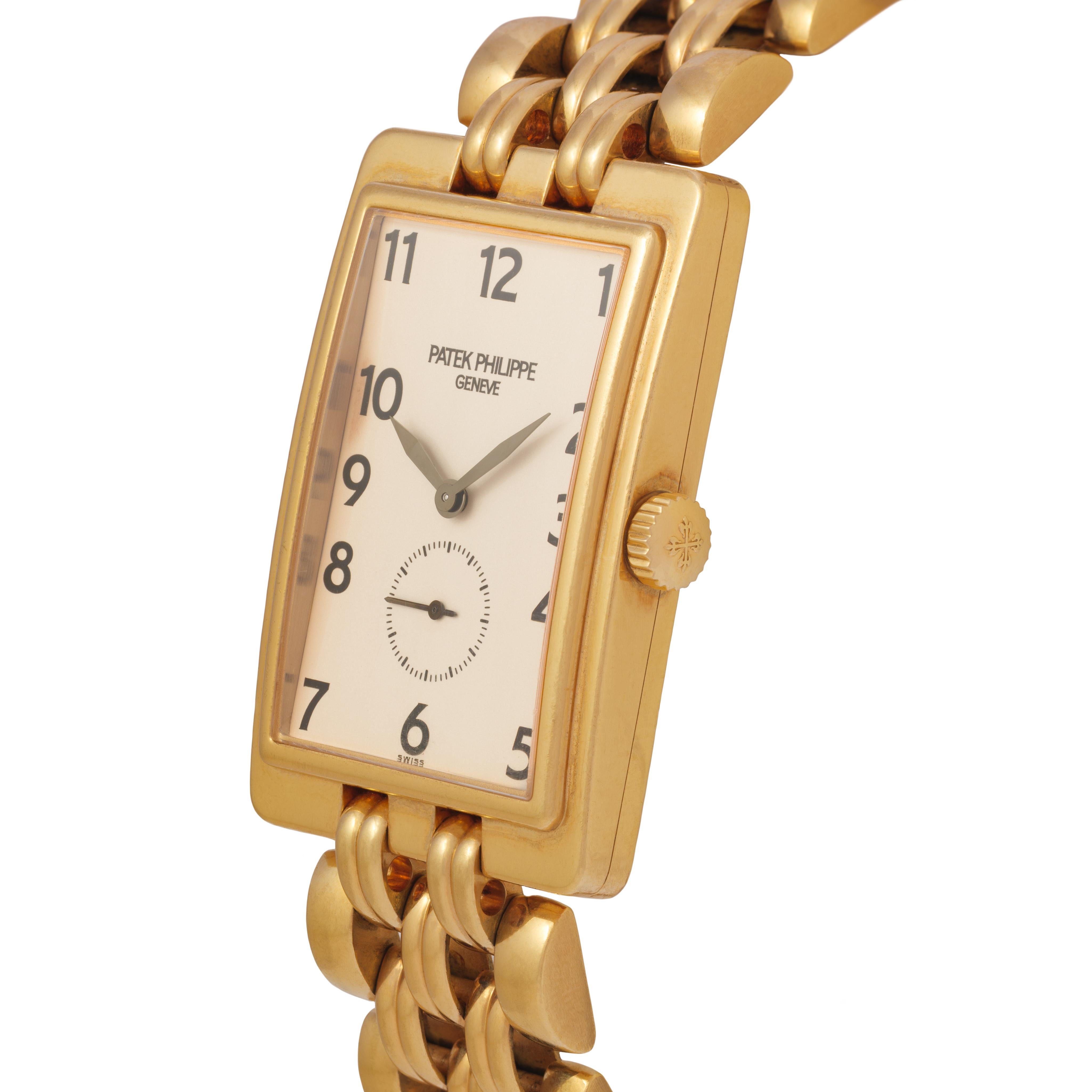 Vintage Patek Philippe Gondolo Model 5009 / 1J 18 Karat Yellow Gold Watch In Good Condition For Sale In New York, NY