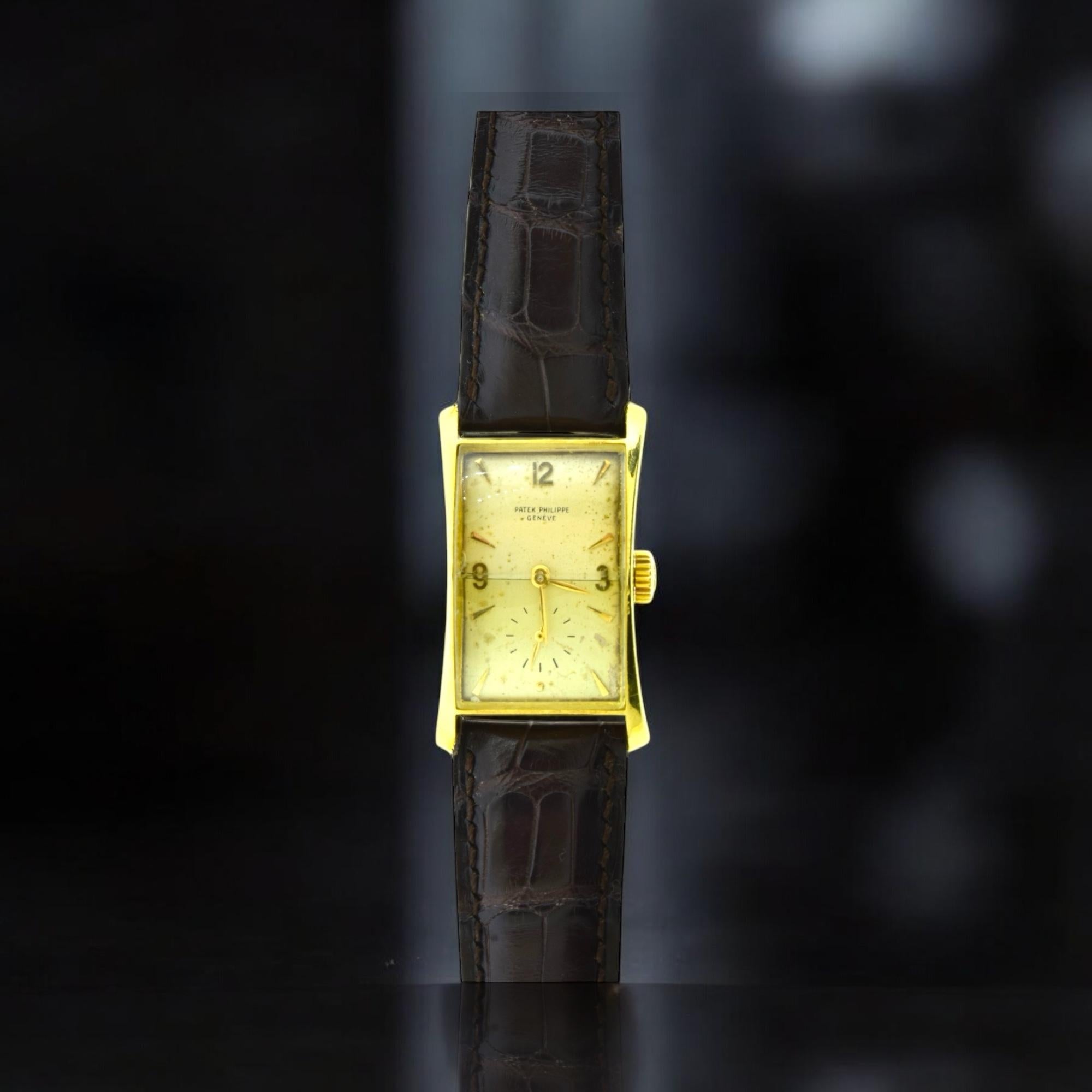 Vintage Hourglass Patek Philippe 18k Gold Armbanduhr, hergestellt in der Schweiz. Dieser Zeitmesser hat ein rechteckiges Gehäuse und ein manuelles Uhrwerk. Das Zifferblatt ist mit einer kleinen Sekunde versehen, und die Uhr ist durch ein Saphirglas