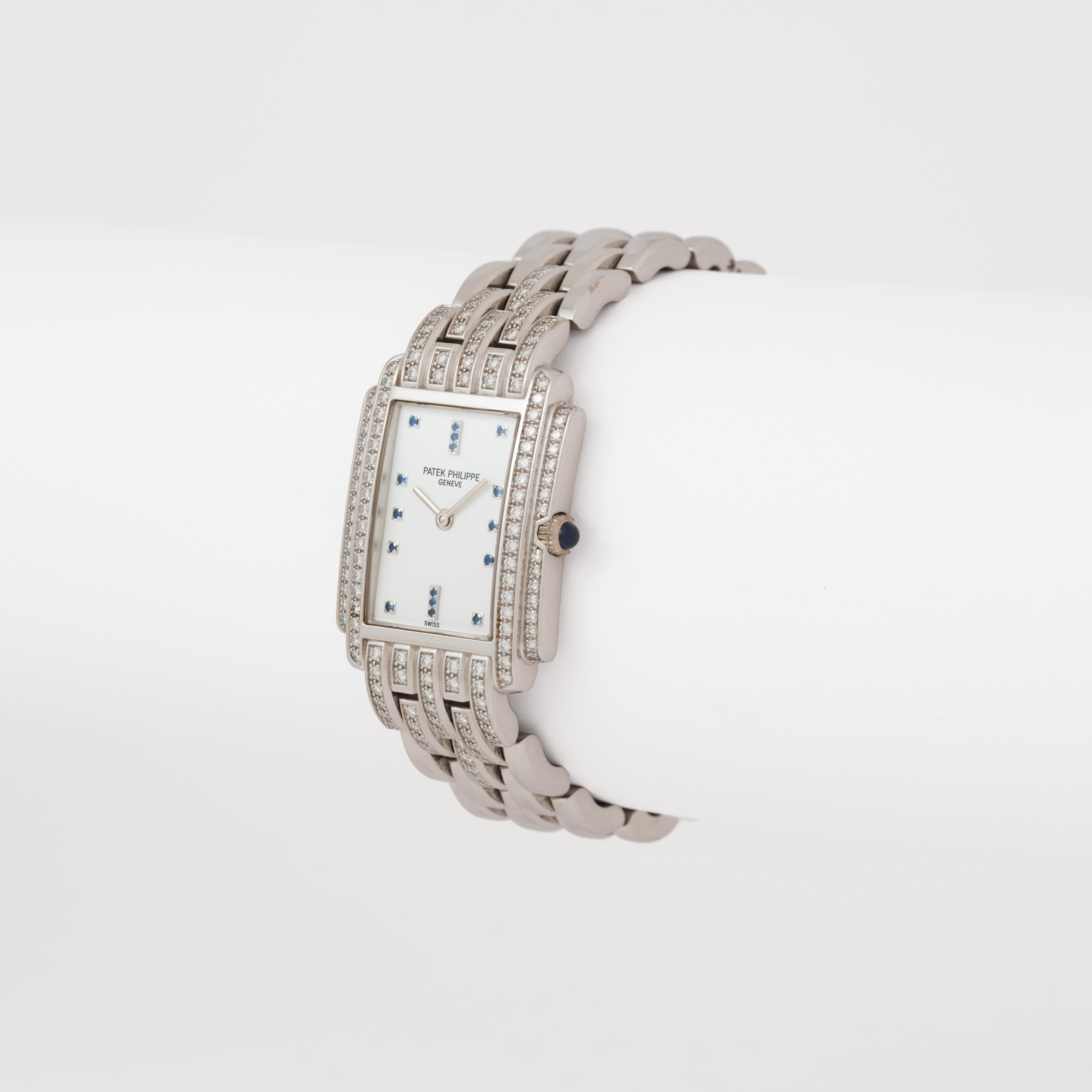 Taglio brillante Patek Philippe Model 4825/020 Gondolo d'epoca in oro bianco 18 carati con diamanti in vendita