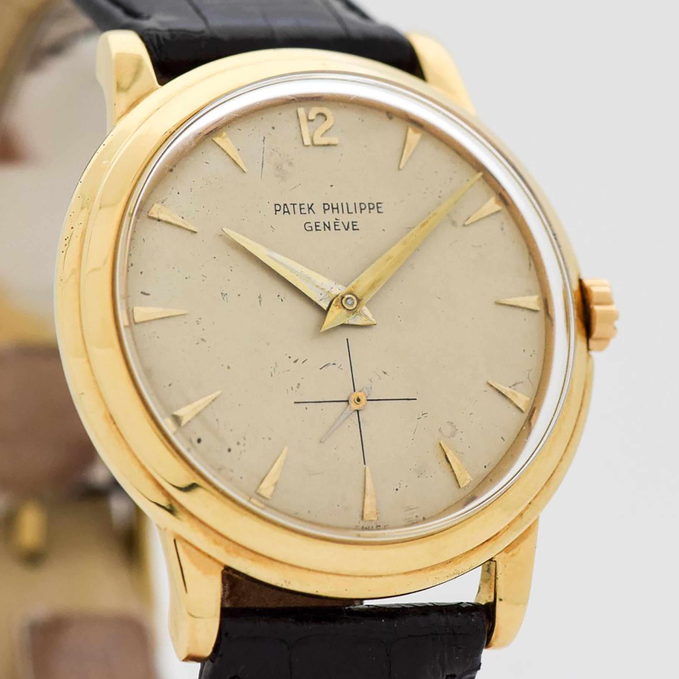1956 Vintage Patek Philippe Calatrava Disco Volante Automatic Ref. 2552 18k Yellow Gold watch with Original Silver Dial with Applied Gold Arabic 12 and Elongated Beveled Arrow Markers with Patek Philippe Extract From The Archives Document. 35mm x