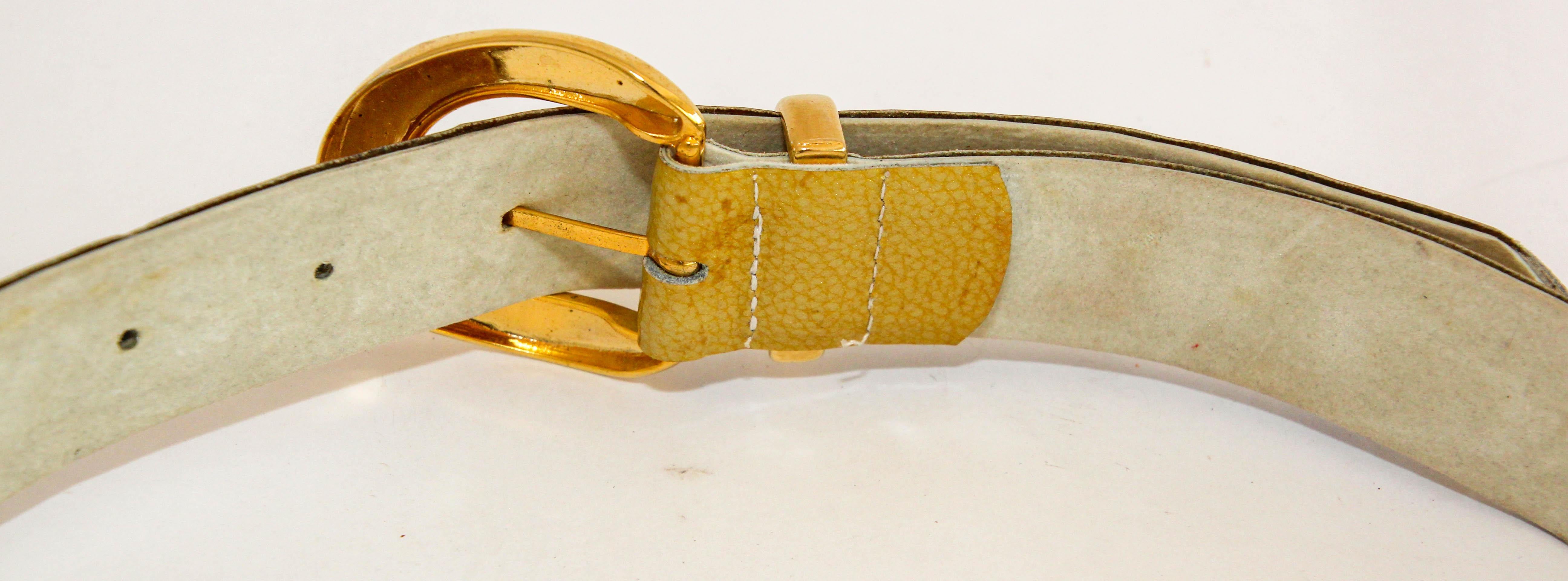 Vintage-Ledergürtel aus Lackleder in Gold mit H-Messing-Logo, hergestellt in Frankreich im Angebot 3