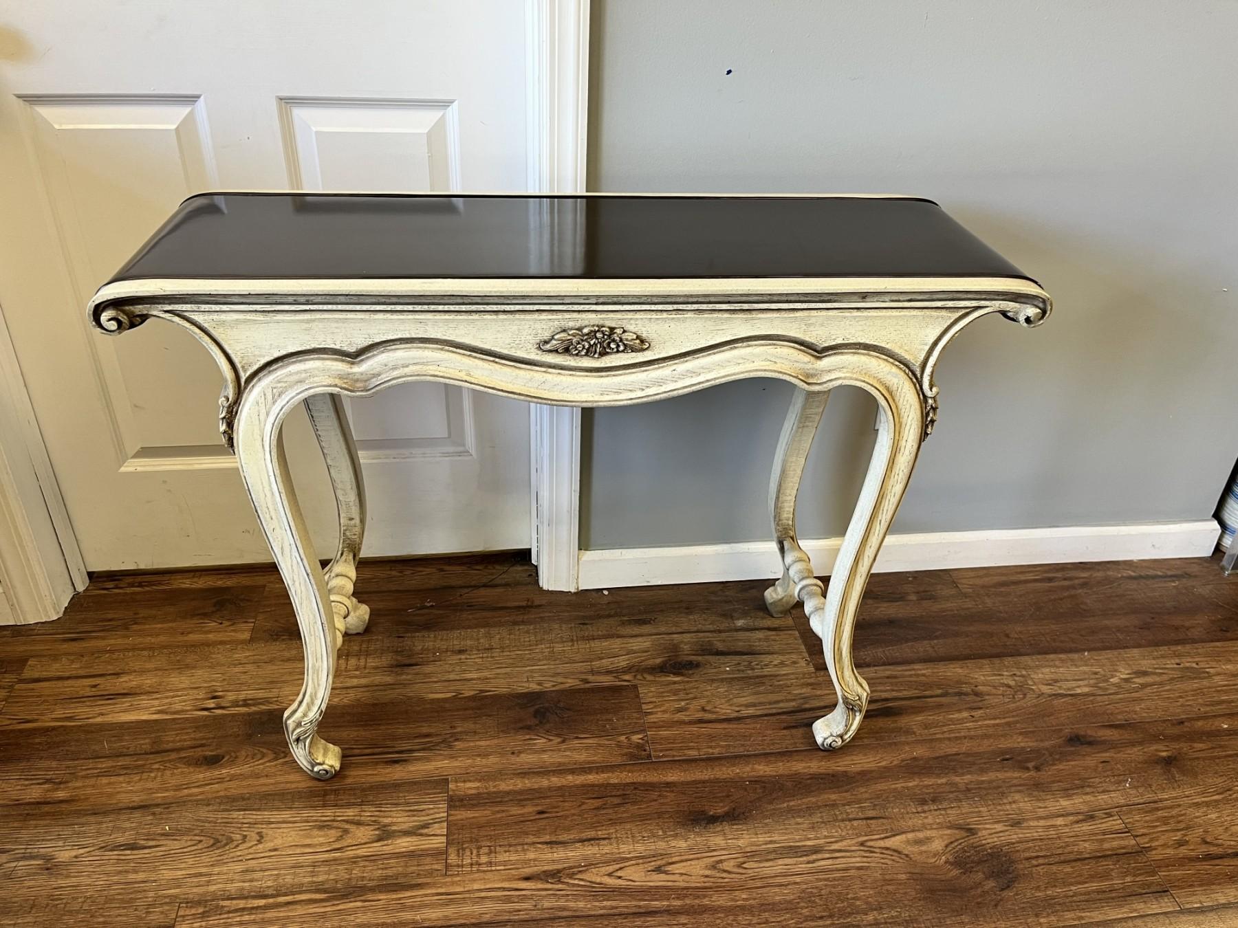 Vintage Provincial Patent Leather Top Vanity With Matching Stool For Sale 3